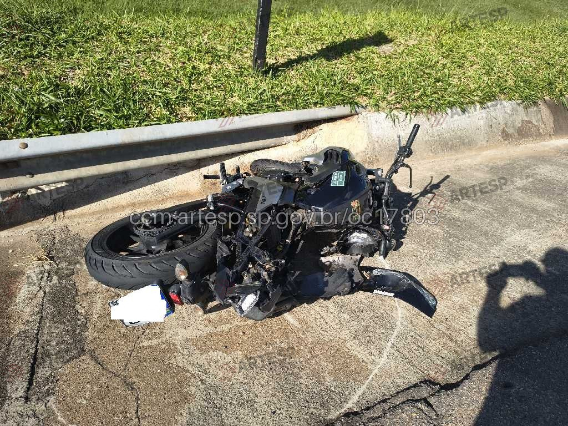 O condutor da moto não resistiu aos ferimentos e morreu no local