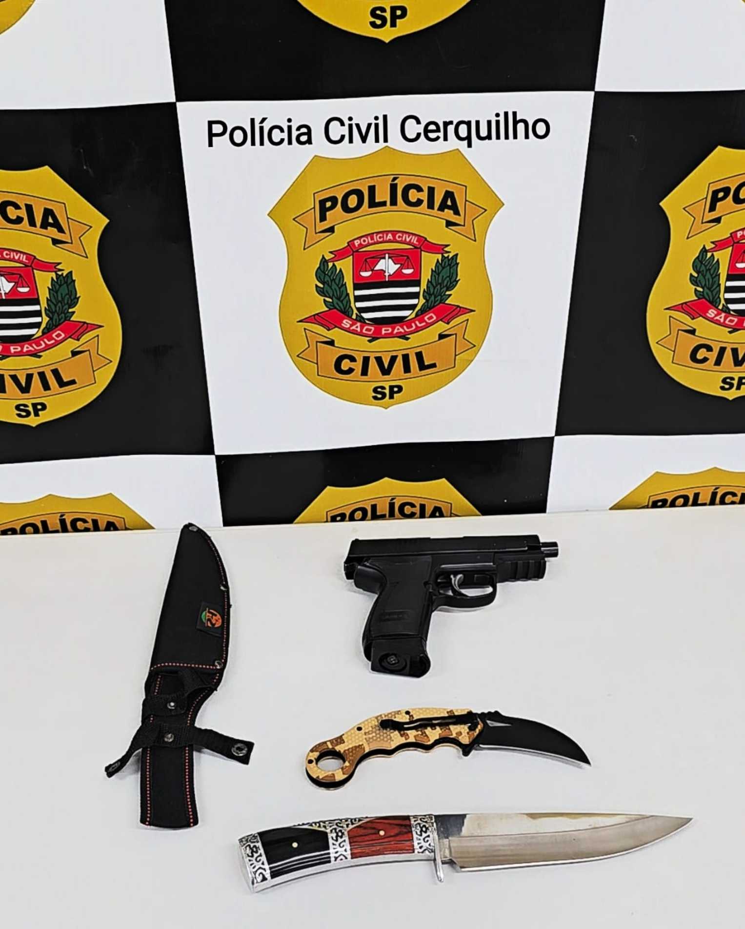 O homem foi encaminhado à delegacia, onde prestou depoimento e negou as acusações