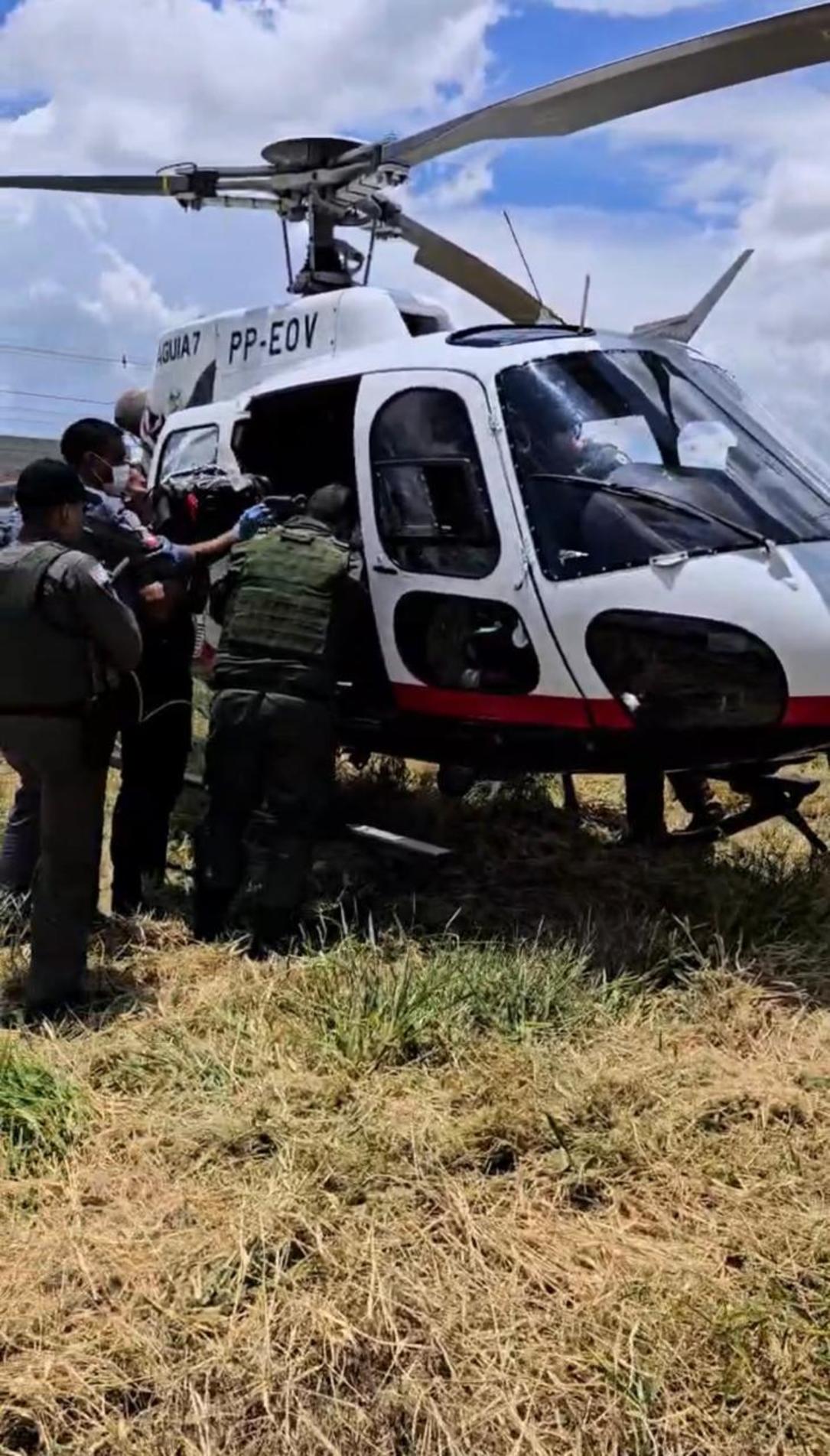 Durante o atendimento realizado pela equipe do Águia, o homem estava consciente, apesar dos ferimentos graves