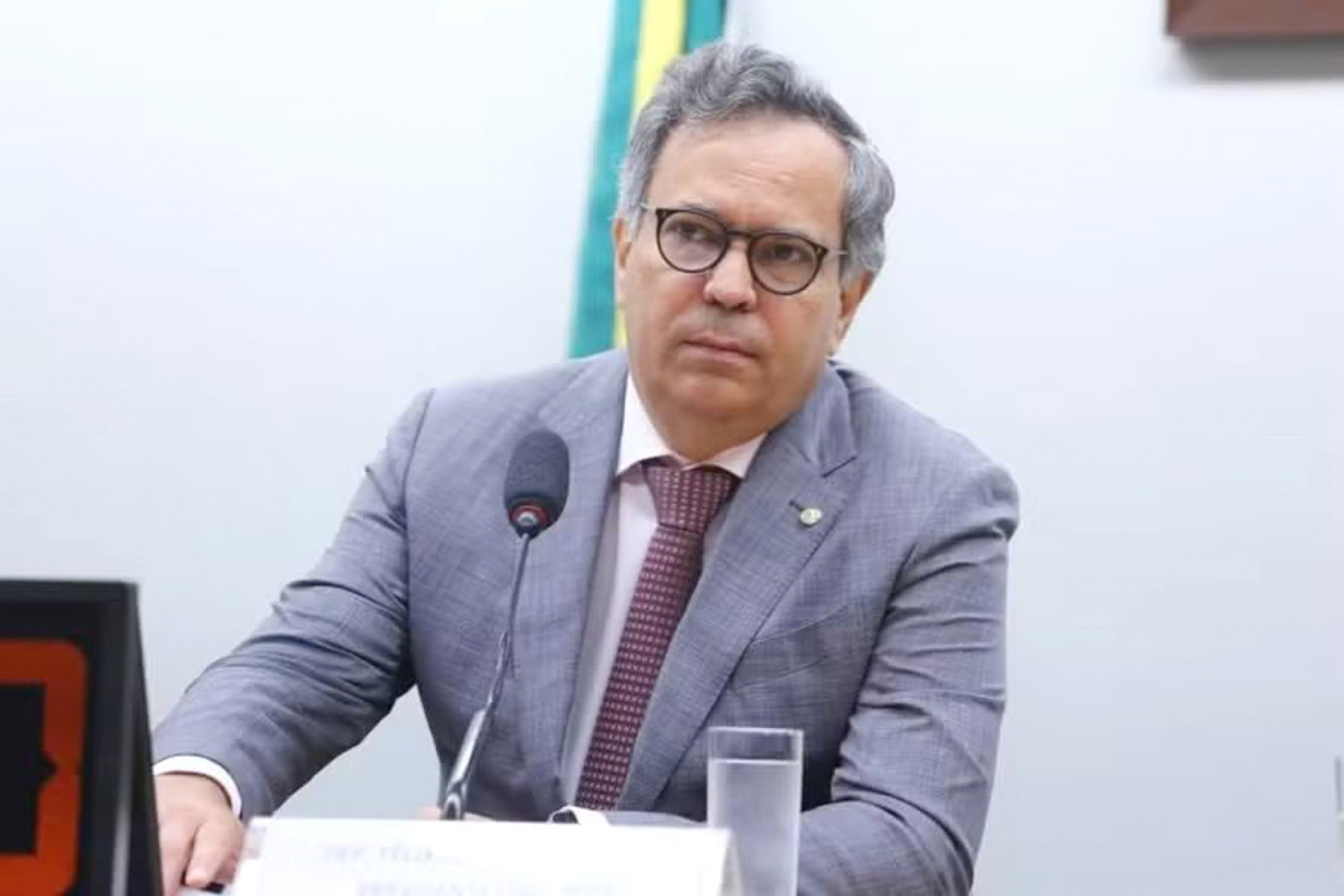 Mandado foi cumprido no gabinete do parlamentar
