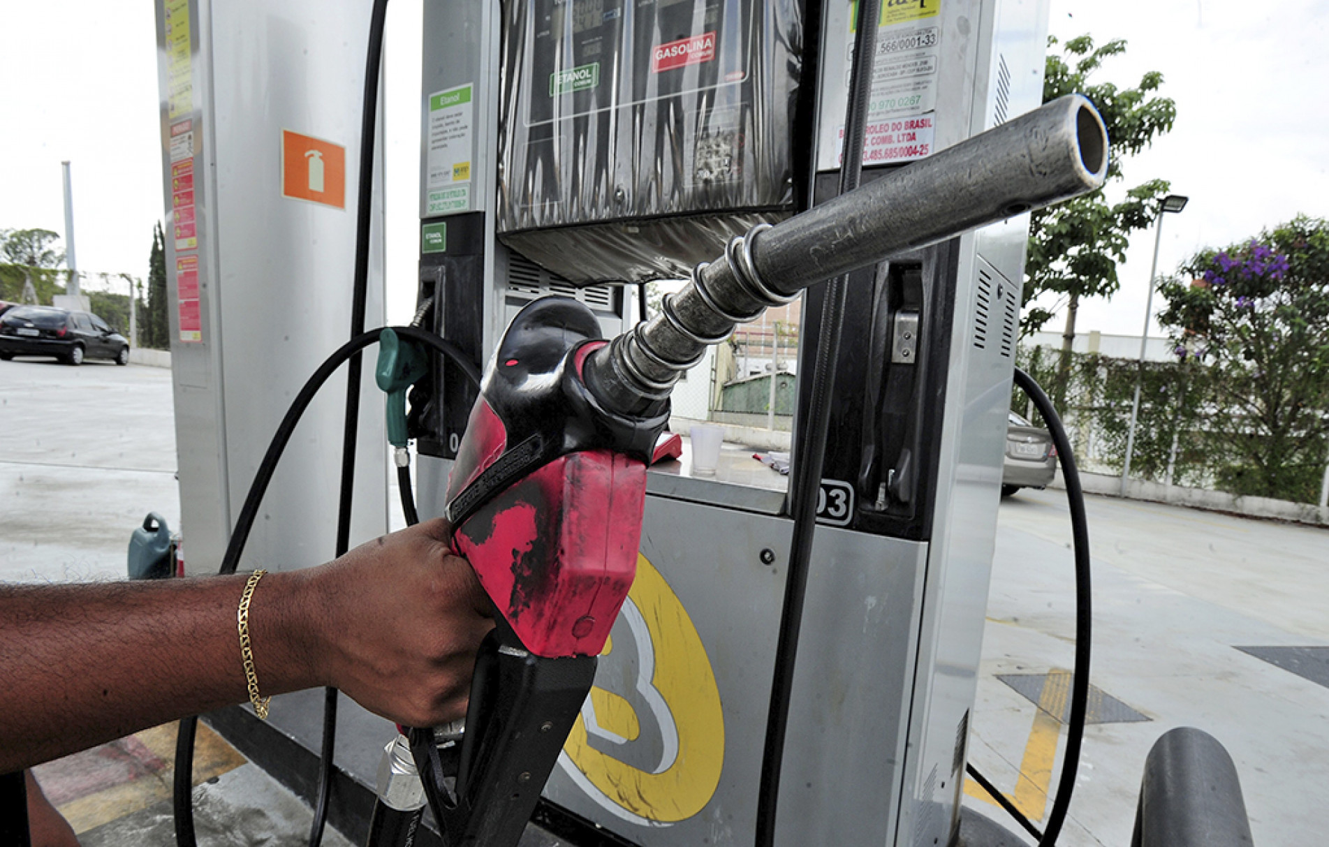 Levantamento aponta variação nos valores dos derivados nos postos
