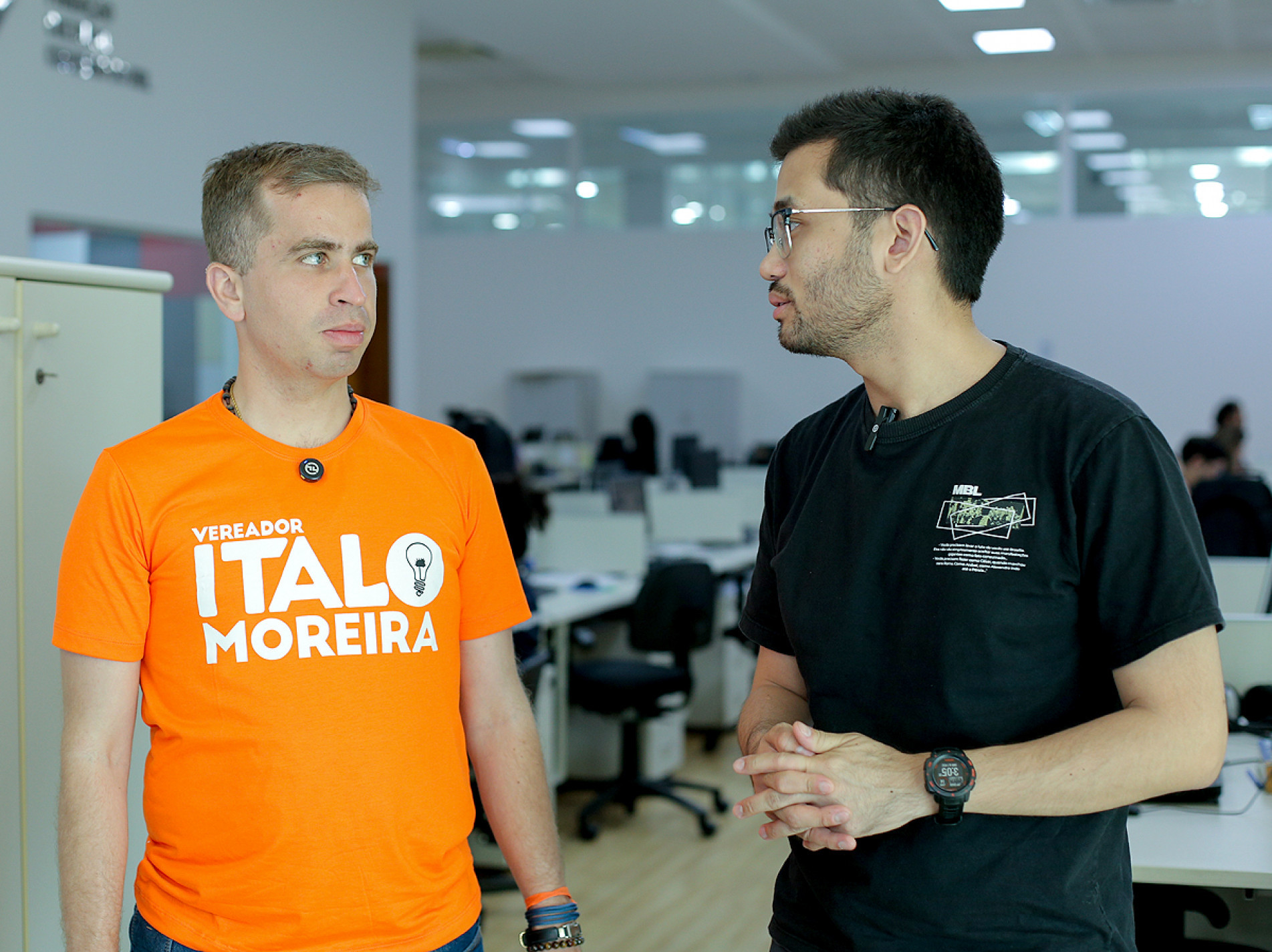 Deputado (à direita) esteve em Sorocaba e visitou bairros e instituições ao lado do vereador Ítalo Moreira
