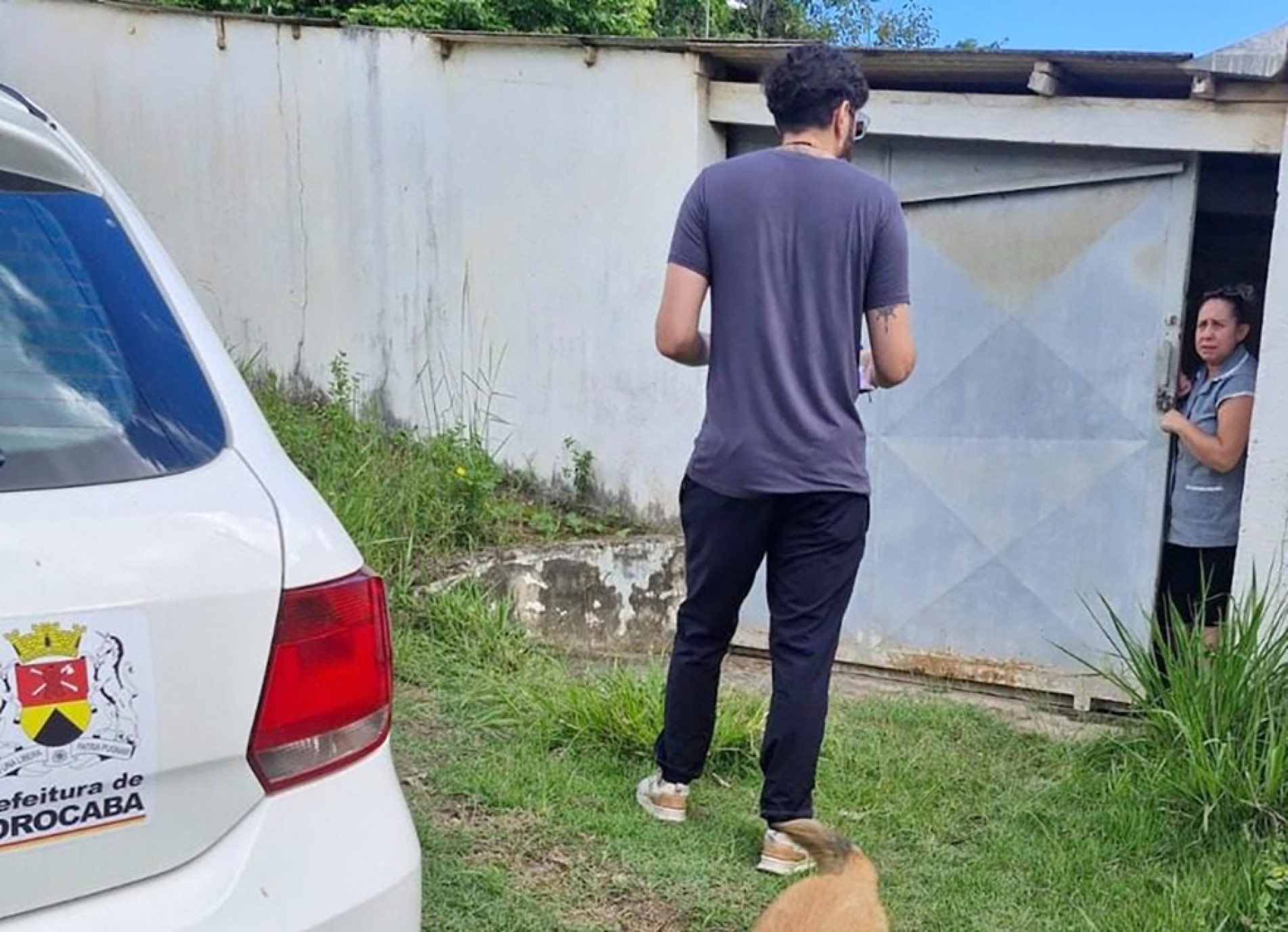 Ação porta a porta da Secretaria de Habitação orienta famílias sobre pendências 
no processo de regularização de imóveis
