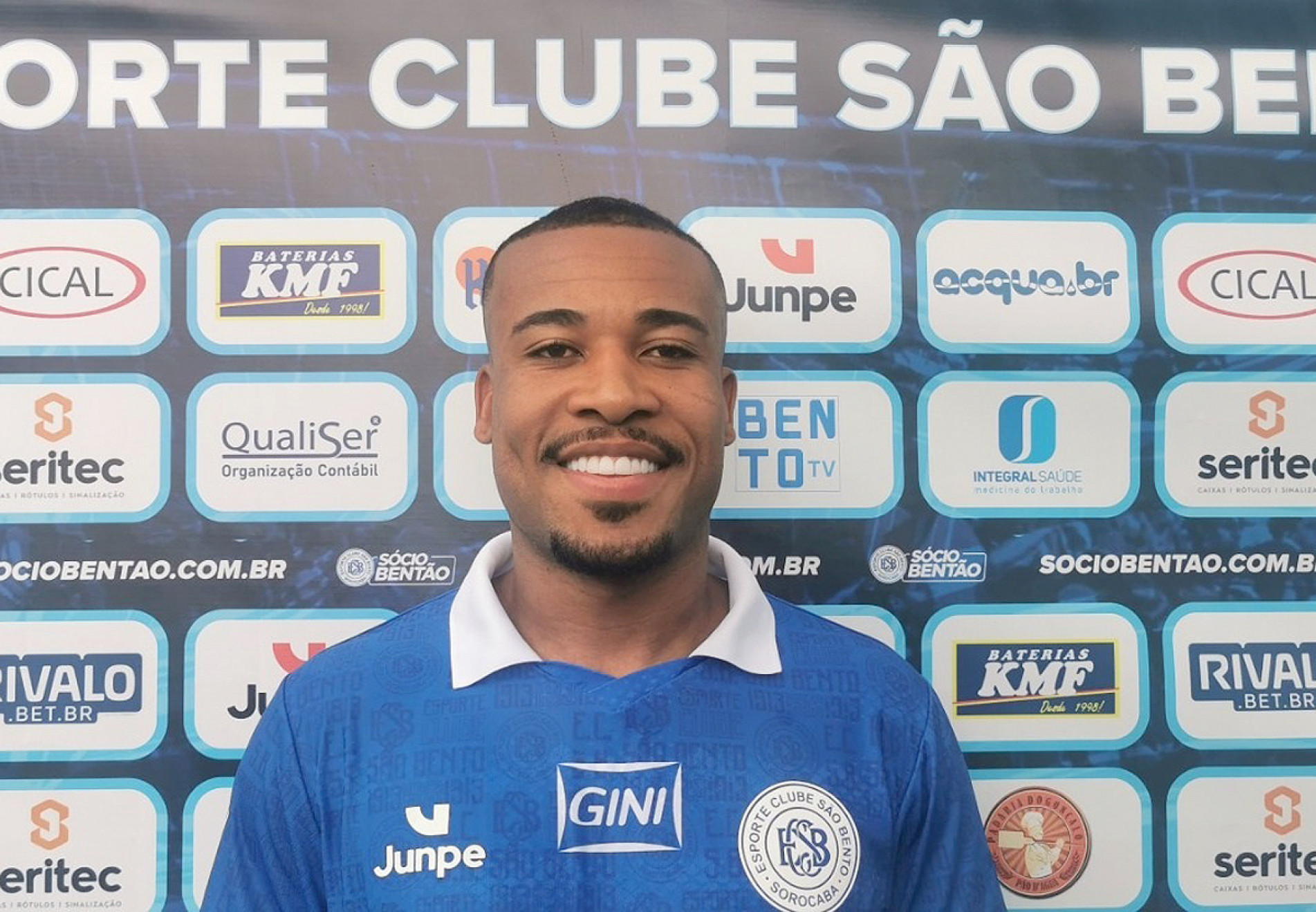 Abner Gomes já foi apresentado e pode estar à 
disposição para o compromisso desta tarde
