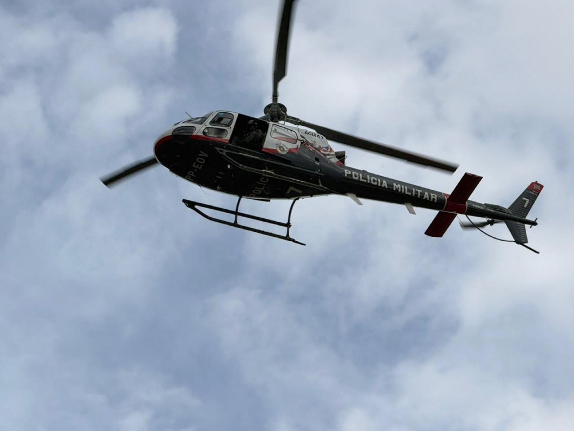 Operação tem o apoio do helicóptero Águia e cumpre mandados de prisão
