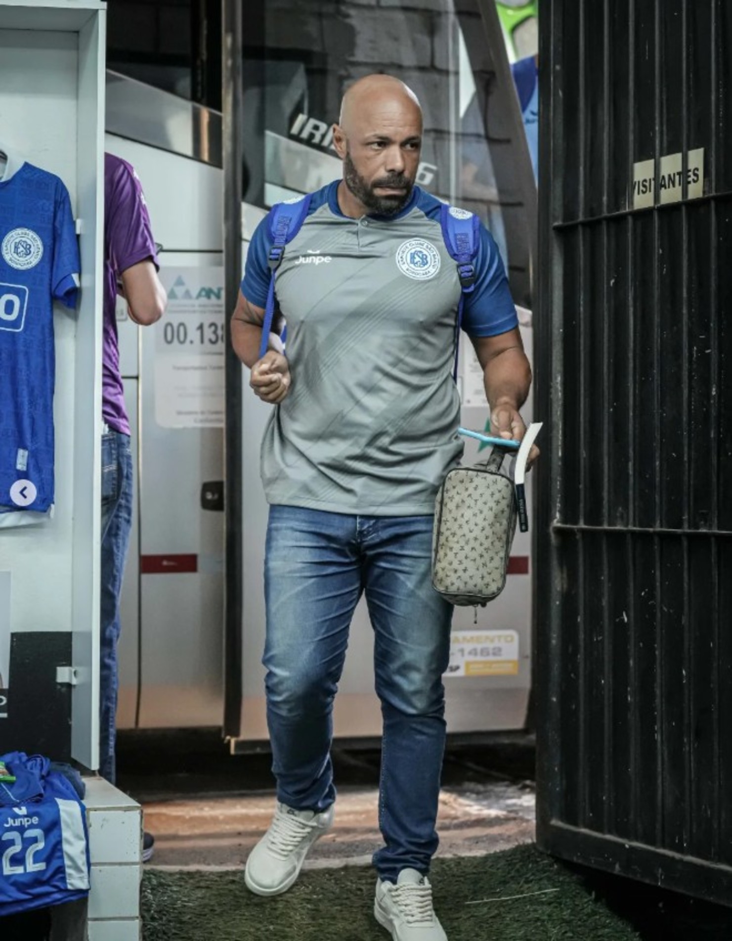 A derrota custou o cargo do treinador Fabiano Carneiro, que foi dispensado ainda em Diadema