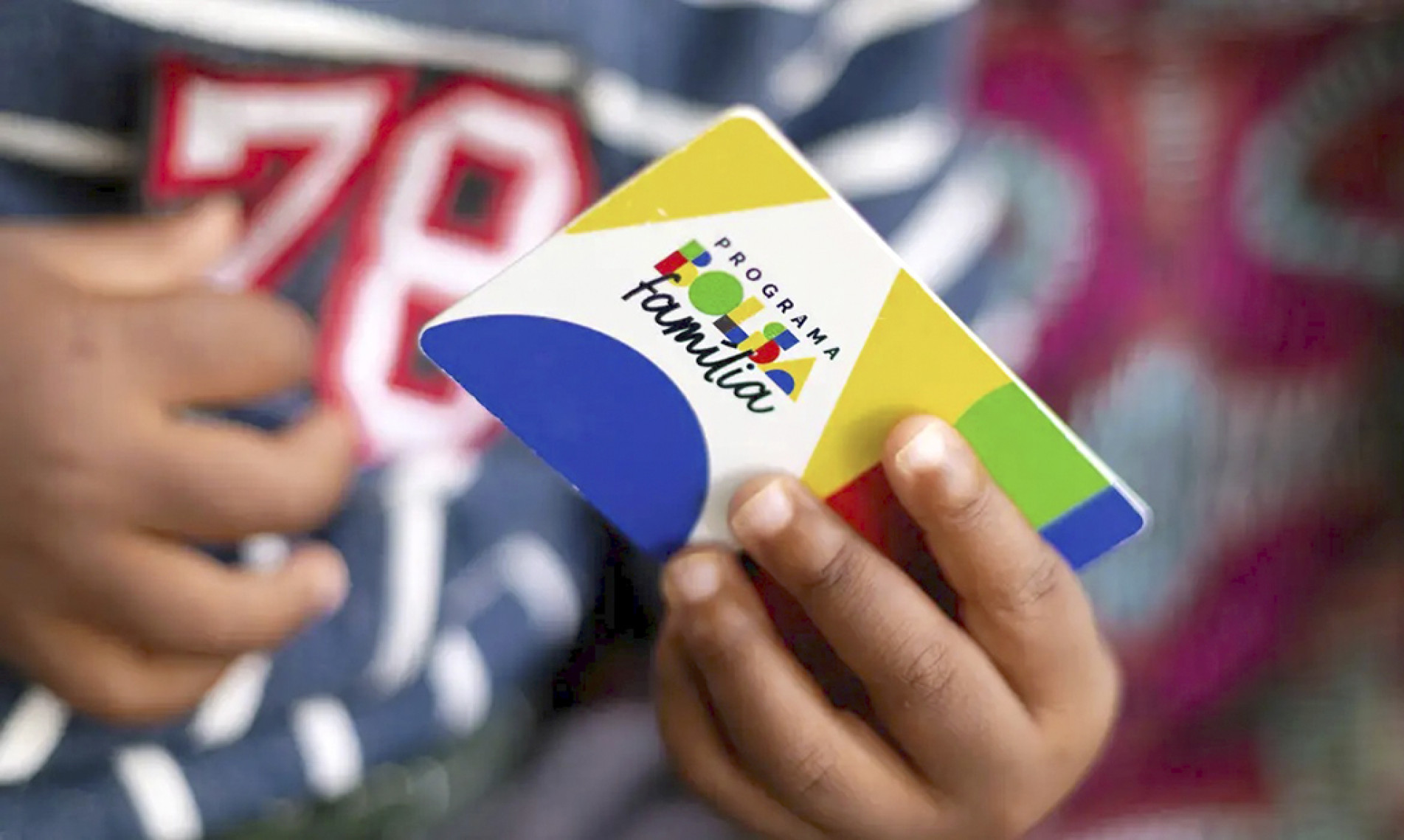 Valor mantém o programa como a principal política de transferência de renda do país: venezuelanos representam mais de dois terços dos estrangeiros beneficiados
