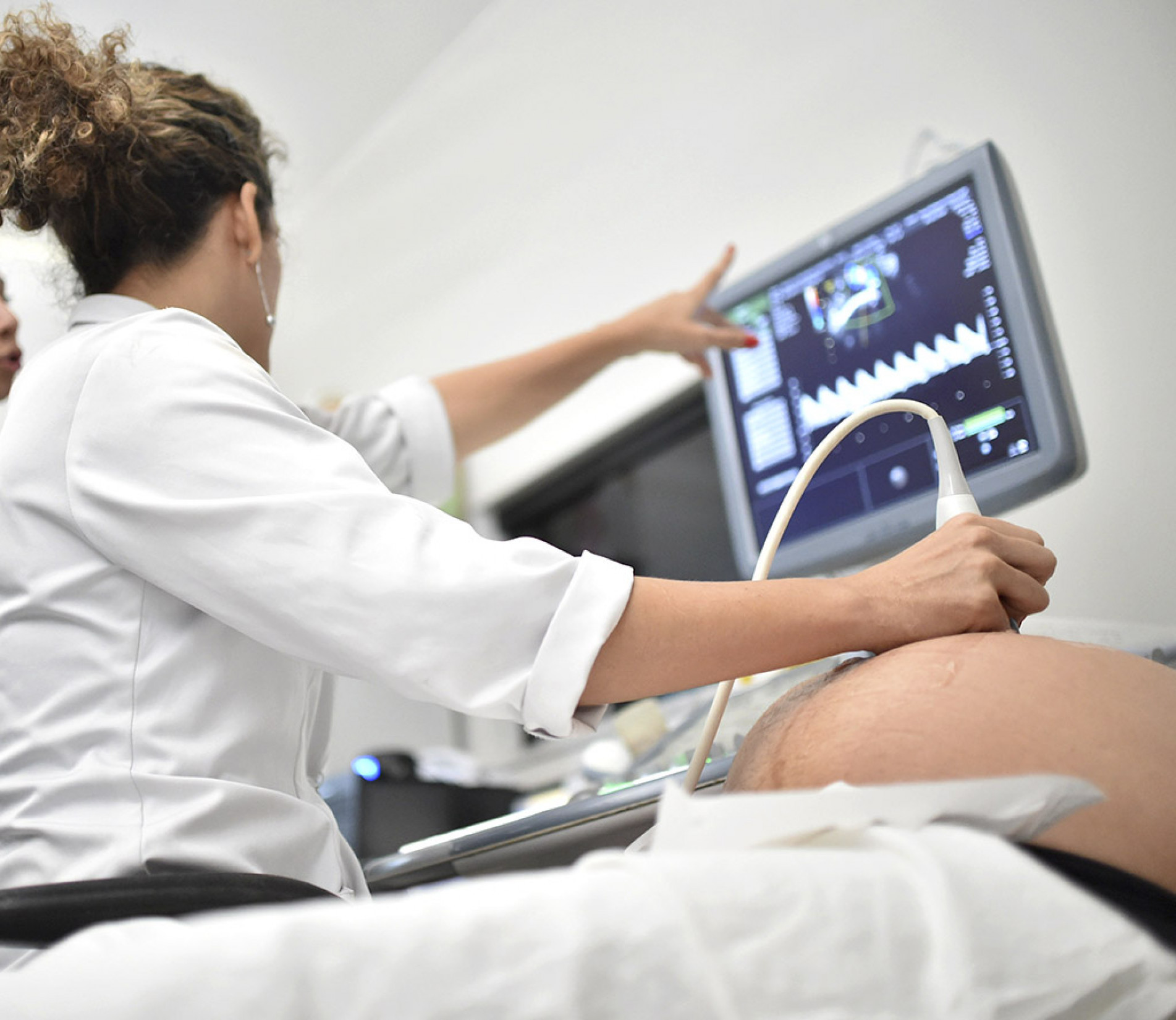 Dados de seis anos apontam queda contínua nos registros entre mães com menos de 20 anos
