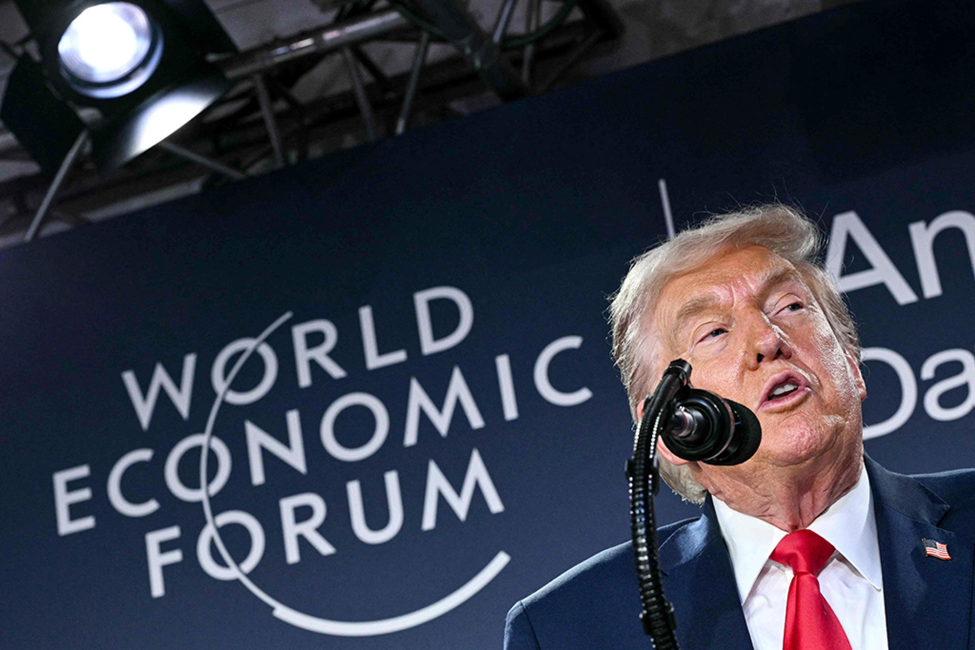 Trump afirma que EUA lideram mercado mundial de IA
