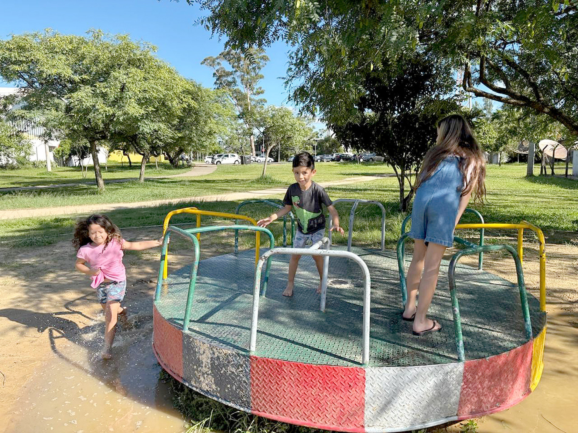 Enquanto o ano letivo não começa, crianças aproveitam dias de diversão antes da volta às aulas
