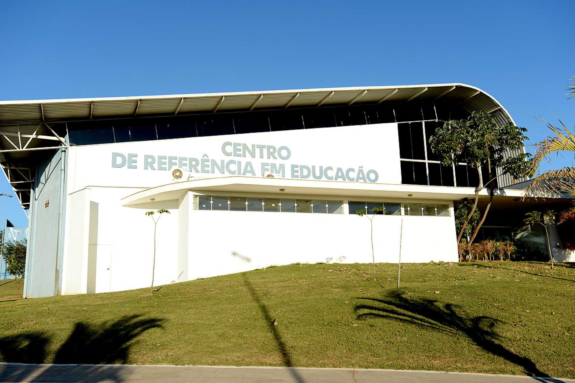 Segundo a administração municipal, a Secretaria da Educação já adotou medidas organizacionais para garantir a presença pedagógica qualificada nas unidades, preservada a responsabilidade do professor regente