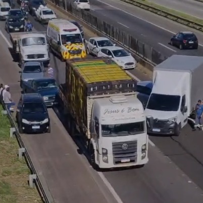 Segundo a concessionária responsável pela via, não houve registro de vítimas