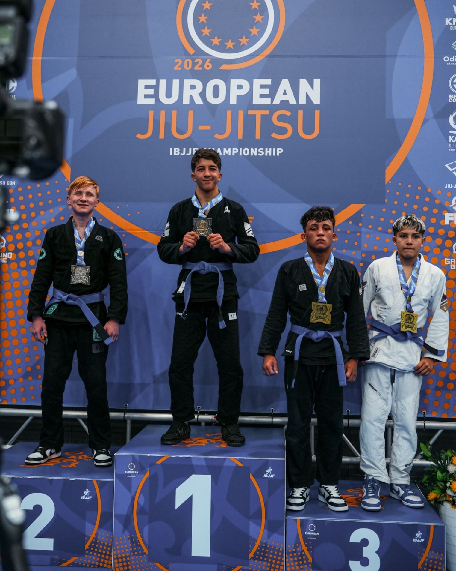 Com apenas 15 anos, Rai Leonardo Gambary Bertolazo, nascido em Sorocaba, escreveu seu nome na história do jiu-jítsu internacional ao conquistar o título europeu absoluto pela International Brazilian Jiu-Jitsu Federation 