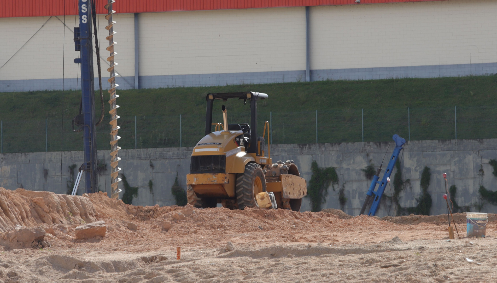 Os trabalhadores permaneciam alojados dentro da própria obra