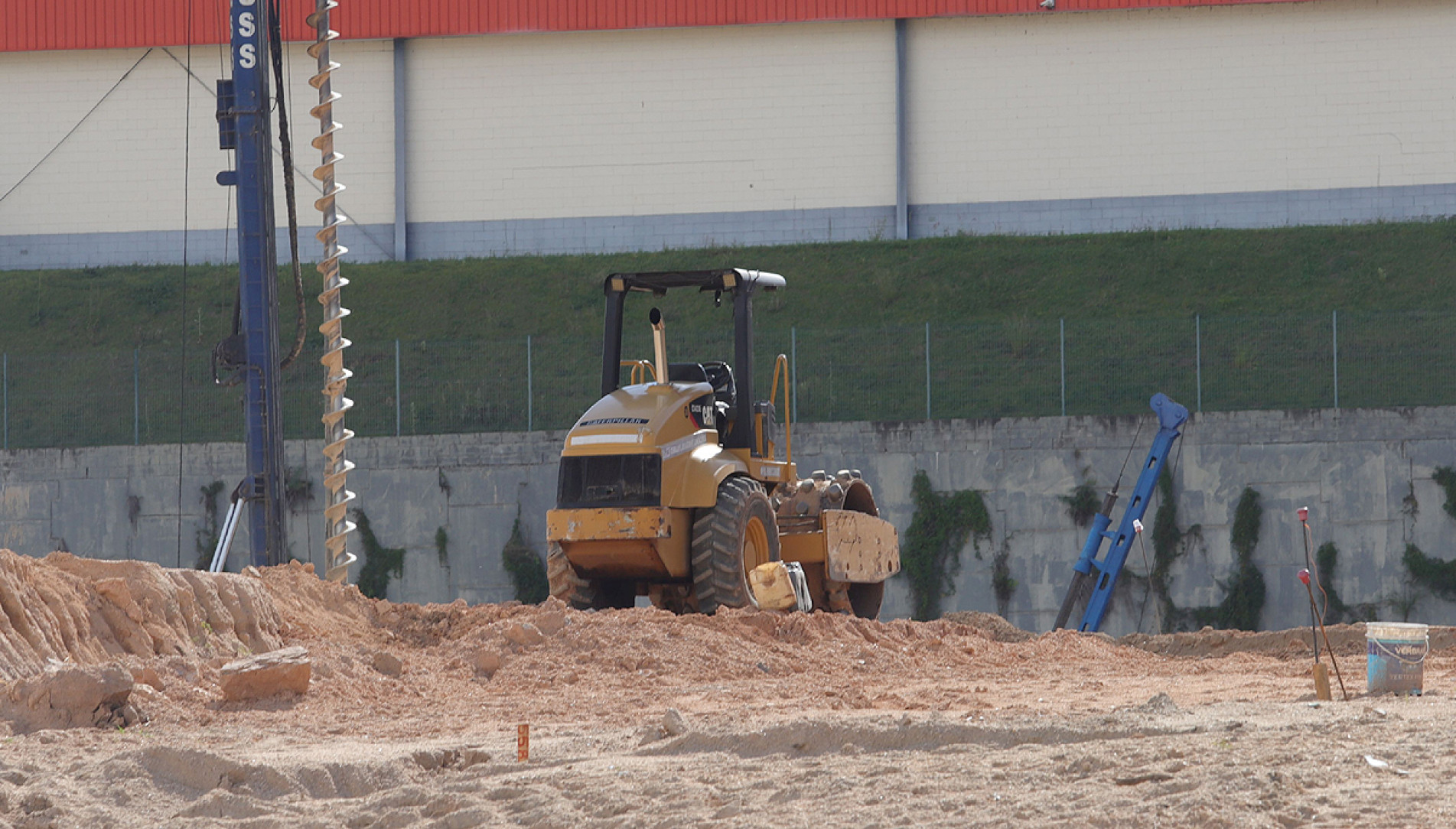 Desde então, serviços estão interrompidos: empresa 
alega ter providenciado o registro dos funcionários