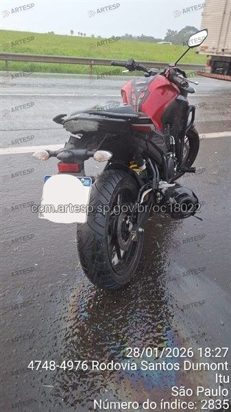A motocicleta foi removida até a base da Polícia Rodoviária