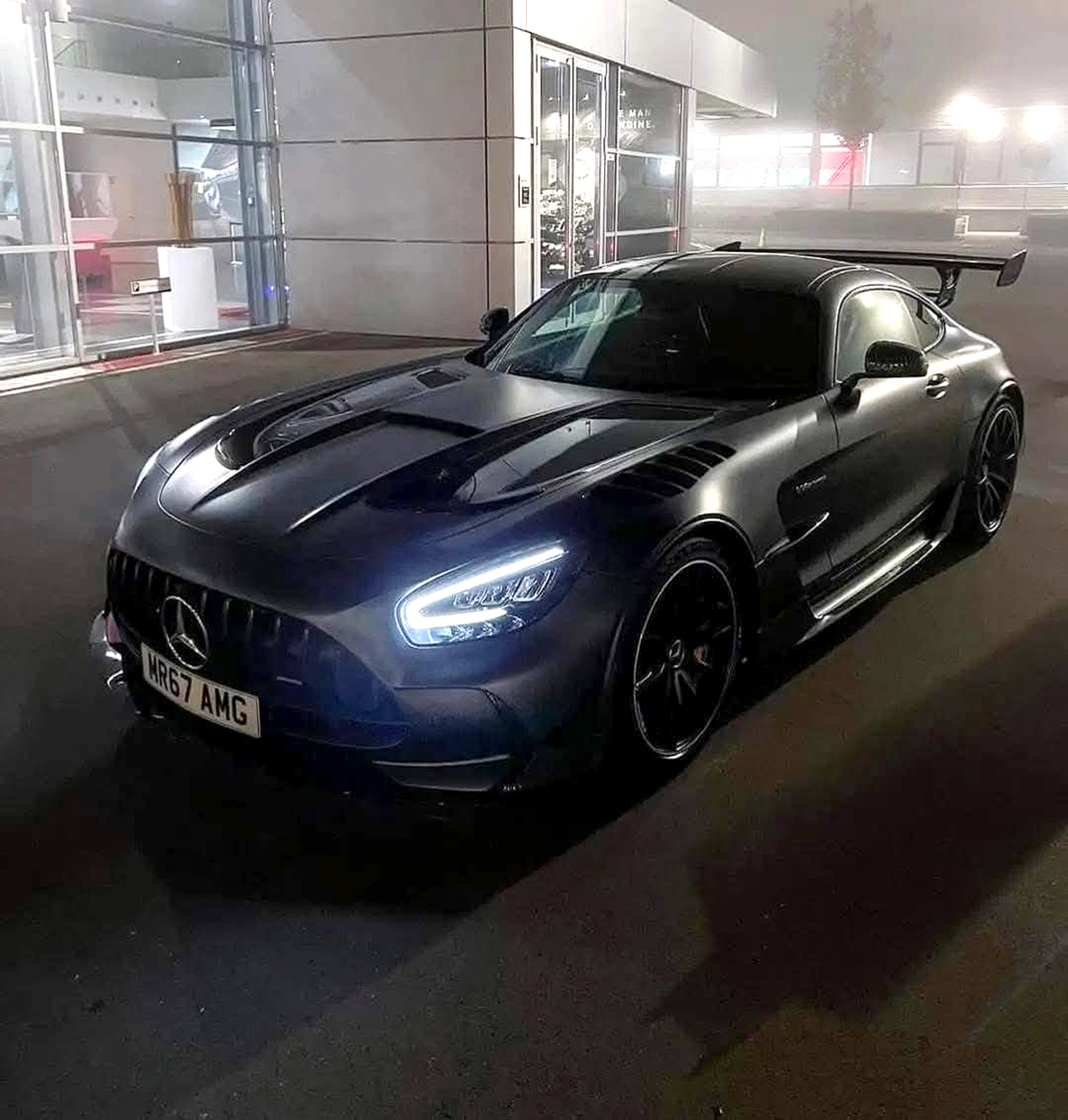 Um esportivo sem concessões, com 
design expressivo 
e a transferência 
de tecnologia
