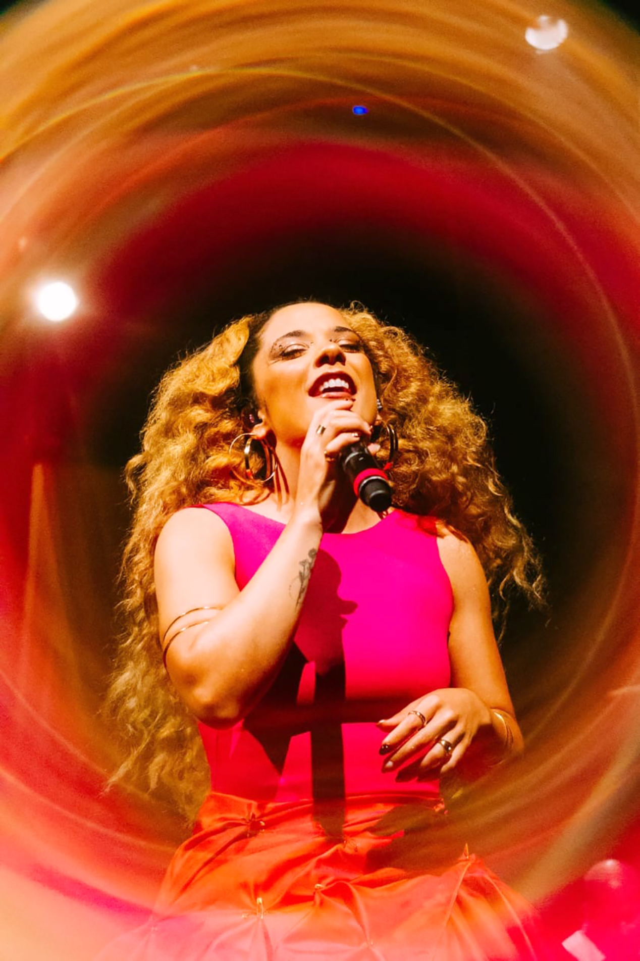 Lalis lançou o registro ao vivo da mini turnê  