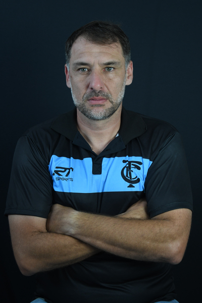 Wilson chega acompanhado do auxiliar técnico Luiz Fernando Estrada