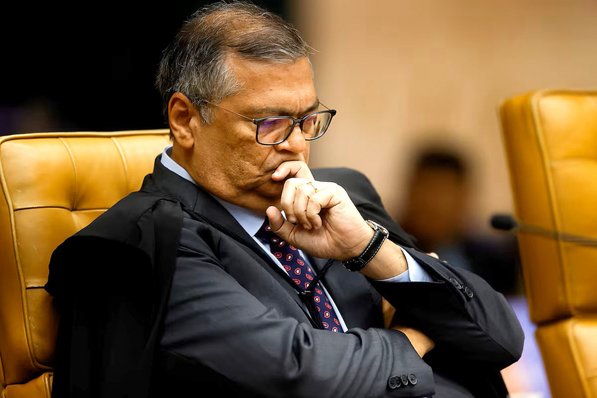 Liminar de ministro do STF também abrange 
Estados e municípios; relator fala em medida para por 
fim ao 