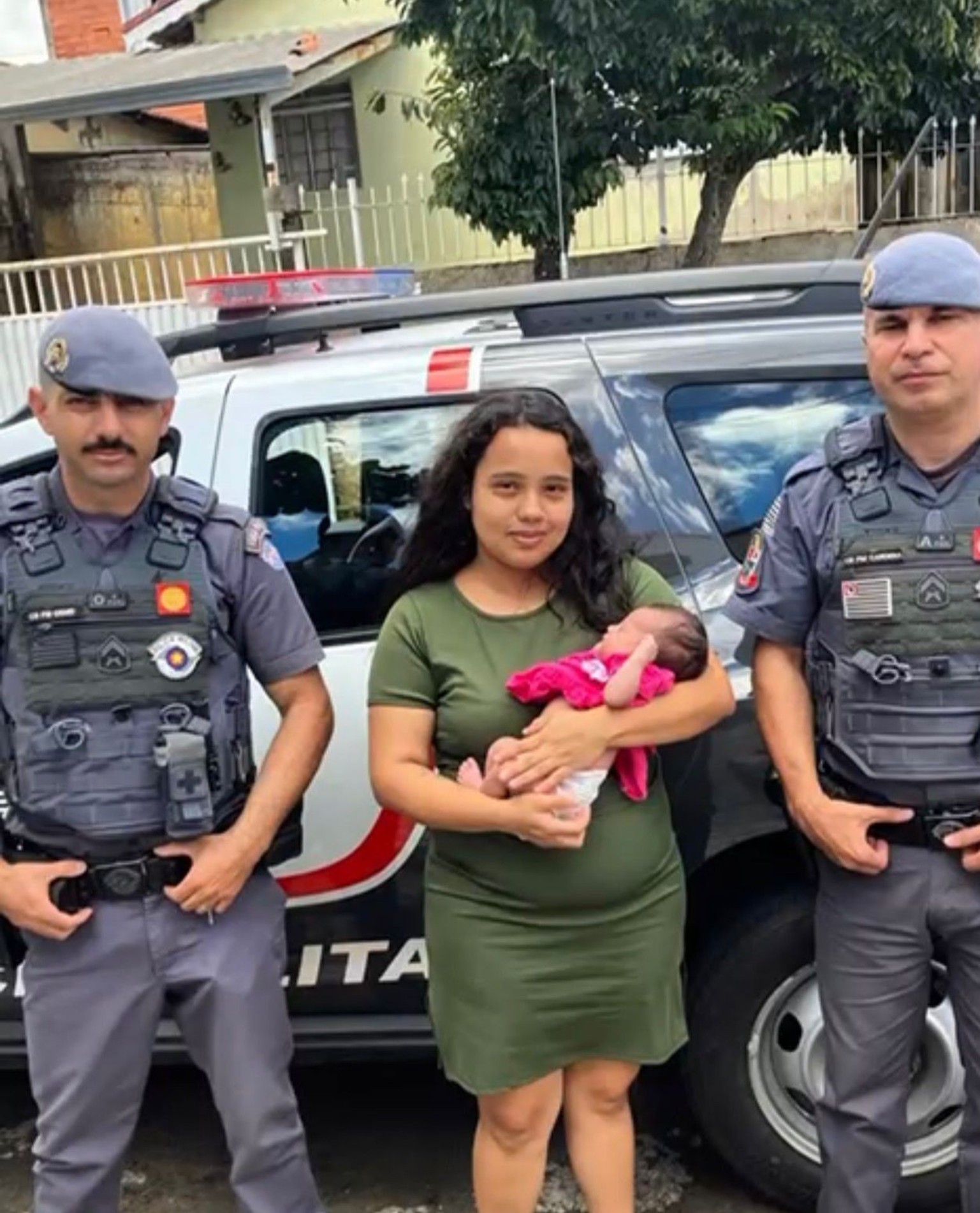 A equipe realizou a manobra de desengasgamento, restabelecendo a respiração do bebê