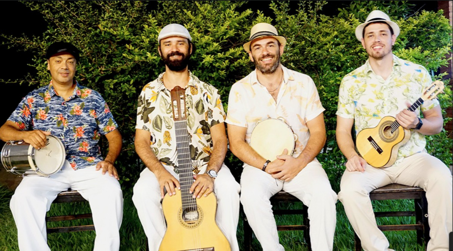 Às 17h, o palco é comandado pelo Grupo Conversa de Botequim, que apresenta o projeto 