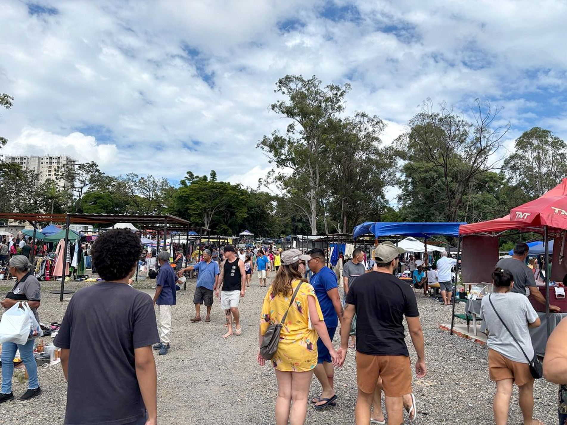 Local reúne diversos feirantes com produtos variados e fica ao lado da Feira da Barganha
