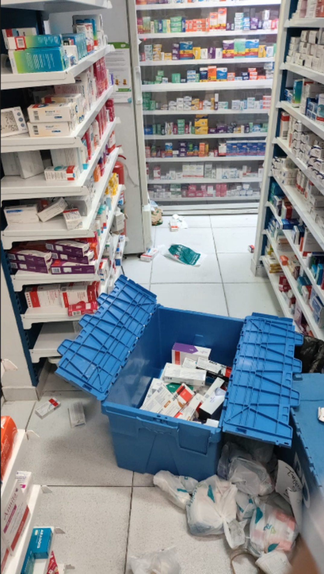 Foram recuperados diversos medicamentos injetáveis de alto custo, como Mounjaro, Wegovy e Prolia, além de aparelhos celulares e uma arma de fogo falsa