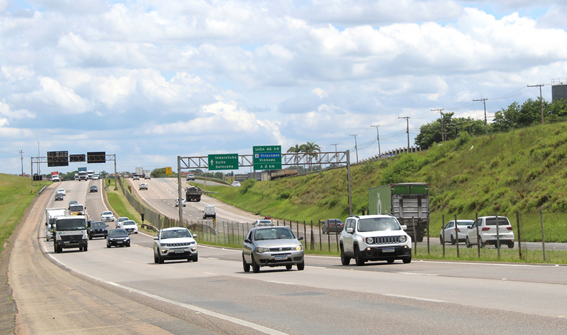 Movimento Afaste-se é promovido pelas concessionárias: orienta os motoristas a mudarem de faixa ou reduzirem a velocidade ao se depararem com atendimentos no acostamento
