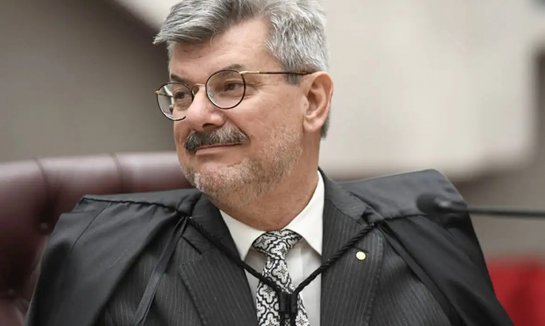 Ministro fica impedido de utilizar seu local de trabalho, veículo oficial e demais prerrogativas da função
