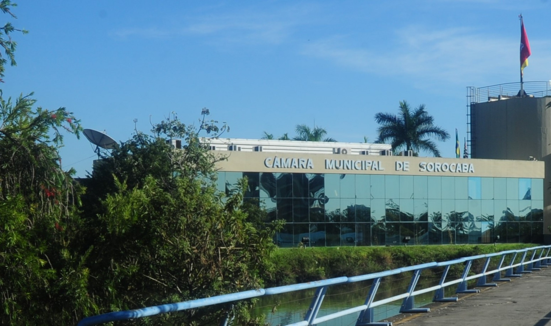 Sessão extraordinária analisa aumento de assessores, reajuste a motoristas e mudanças em leis urbanísticas e de habitação