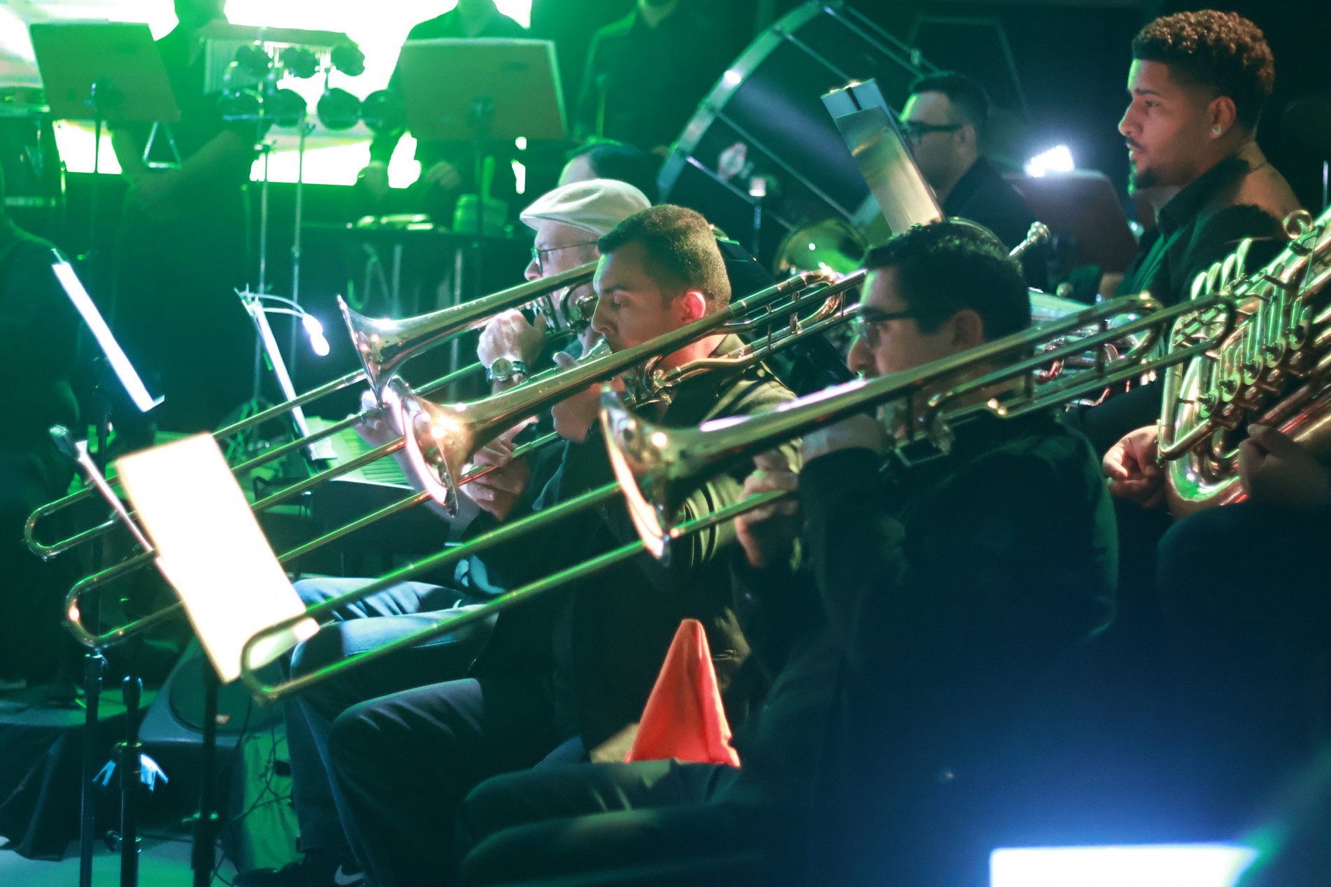 Oportunidades para aulas de trompete, trompa, trombone, eufônio, tuba, flauta transversal, clarinete, saxofone e percussão