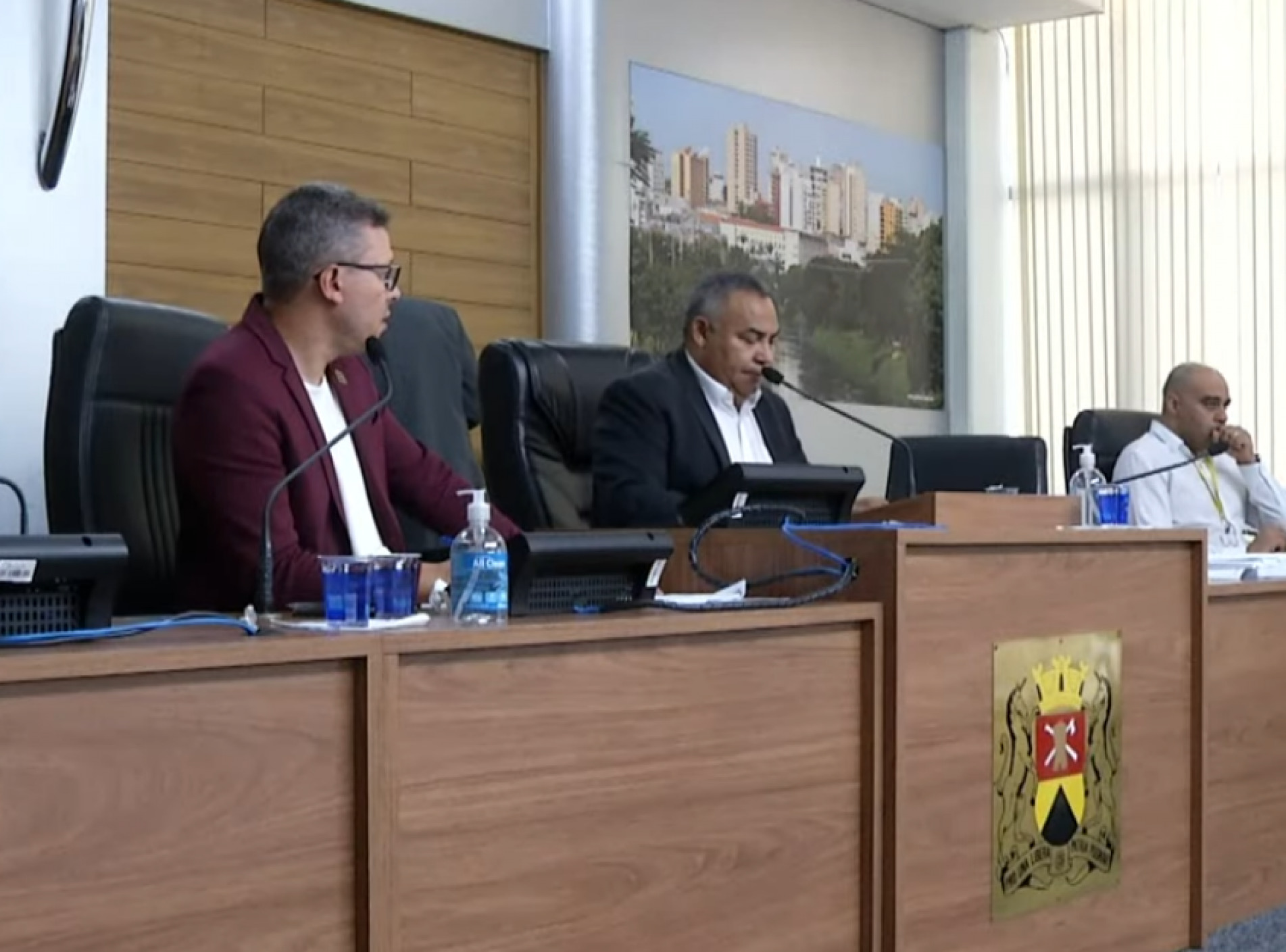 Com apenas dois depoimentos colhidos, comissão termina 92 dias após a abertura, sob protestos e acusações de blindagem política 