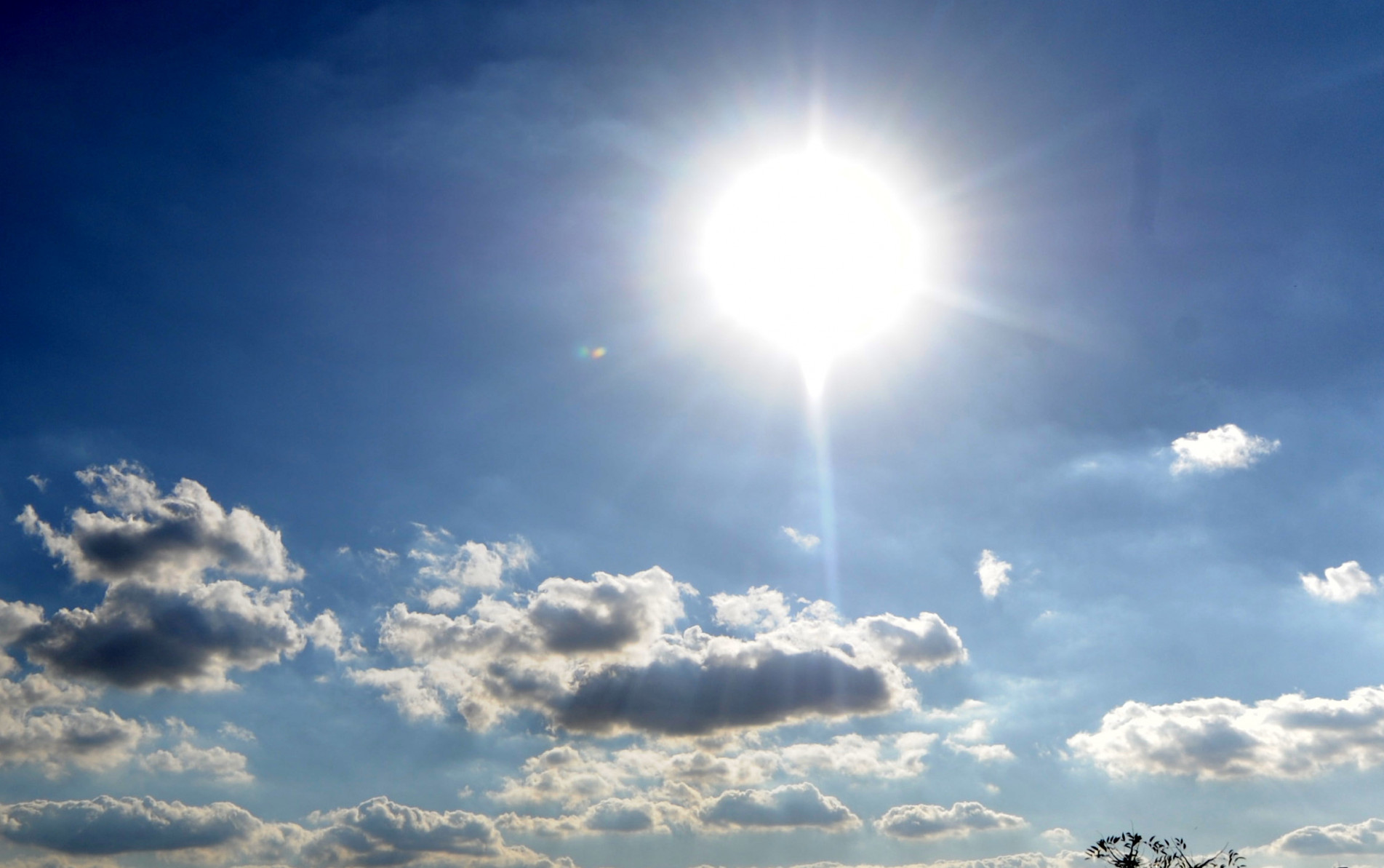 A tendência é de dias com sol, calor e pancadas de chuva