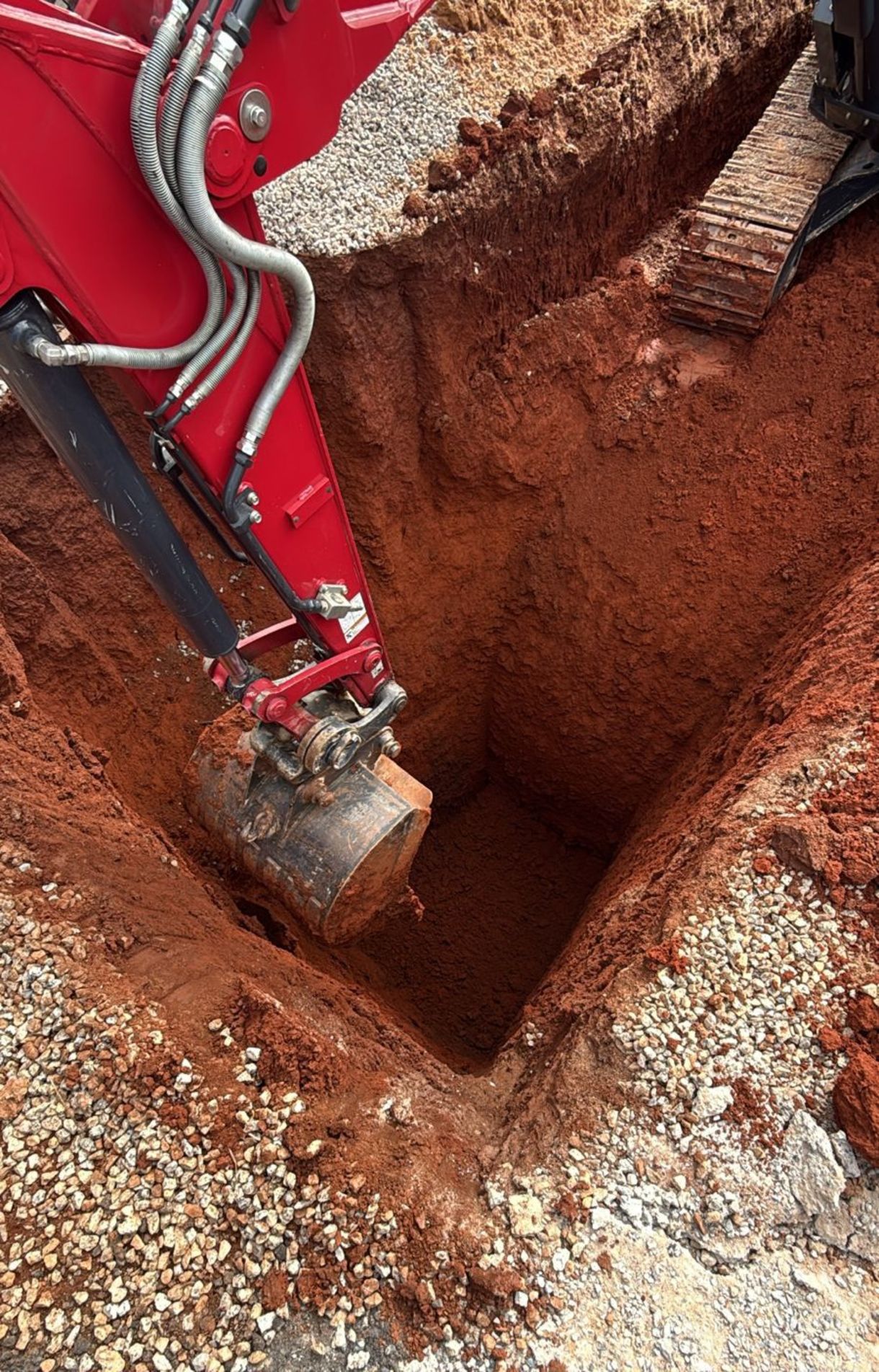 Homem é soterrado em Araçoiaba da Serra 