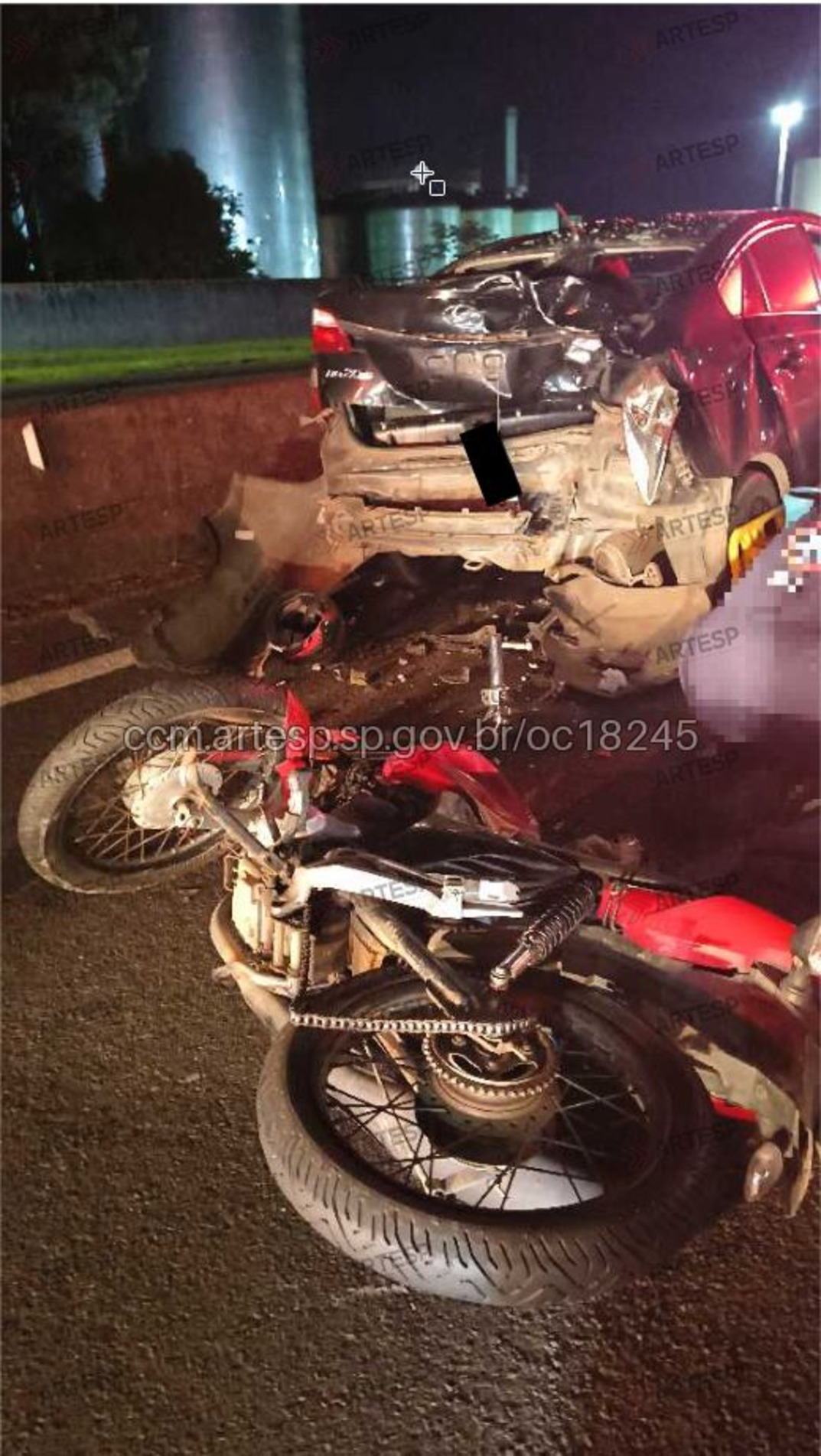 Os veículos foram removidos às 6h09, para a base da Policia Rodoviária