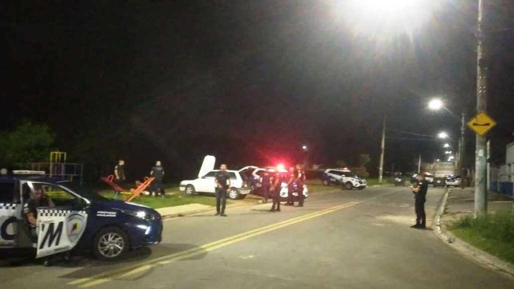 O carro estava com o licenciamento vencido desde 2018, possu&iacute;a restri&ccedil;&otilde;es de circula&ccedil;&atilde;o e acumulava d&eacute;bitos de aproximadamente R$ 91,3 mil