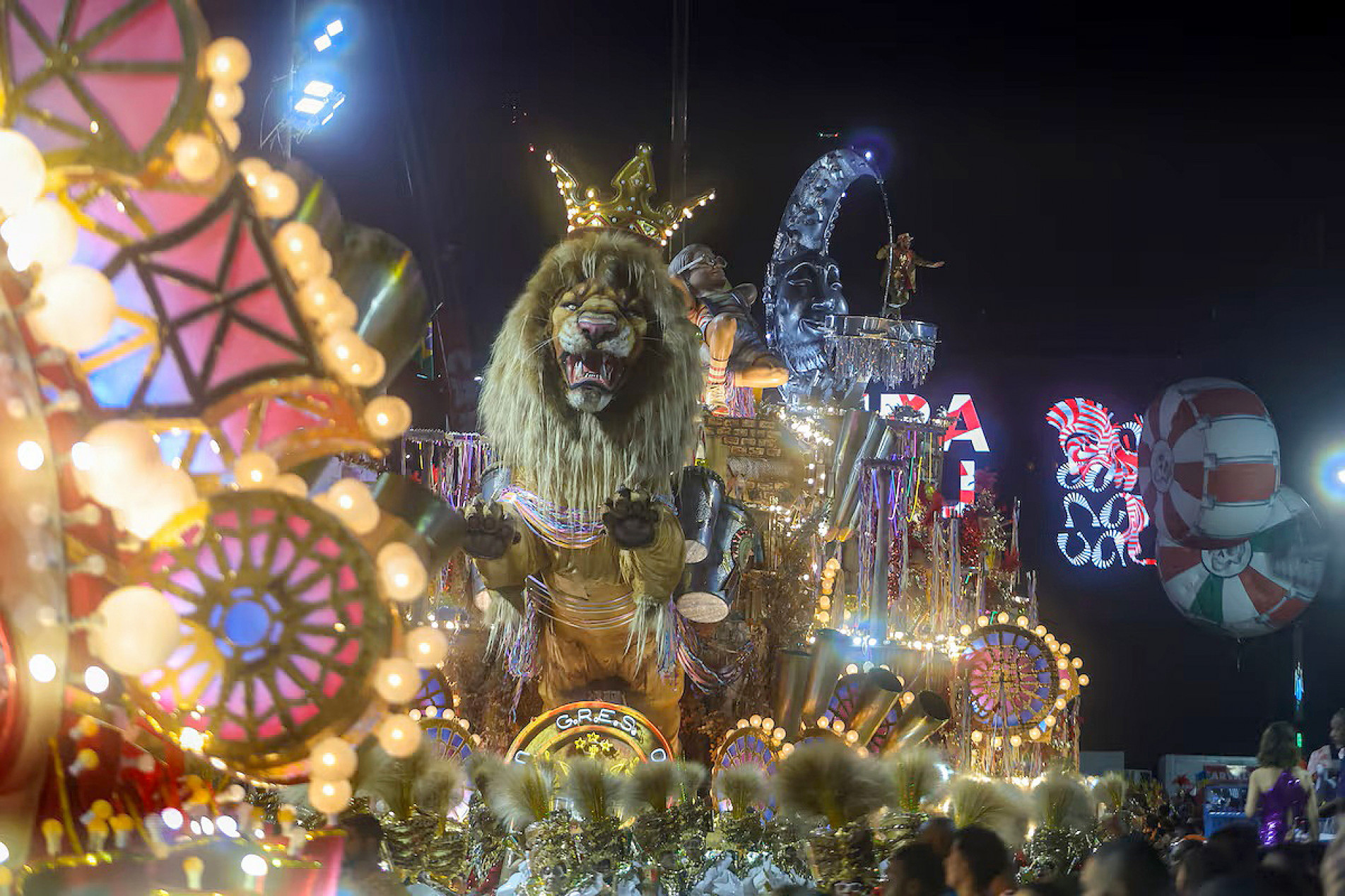 Viradouro é campeã do carnaval do Rio; desfile fez tributo ao sambista Moacyr da Silva Pinto

