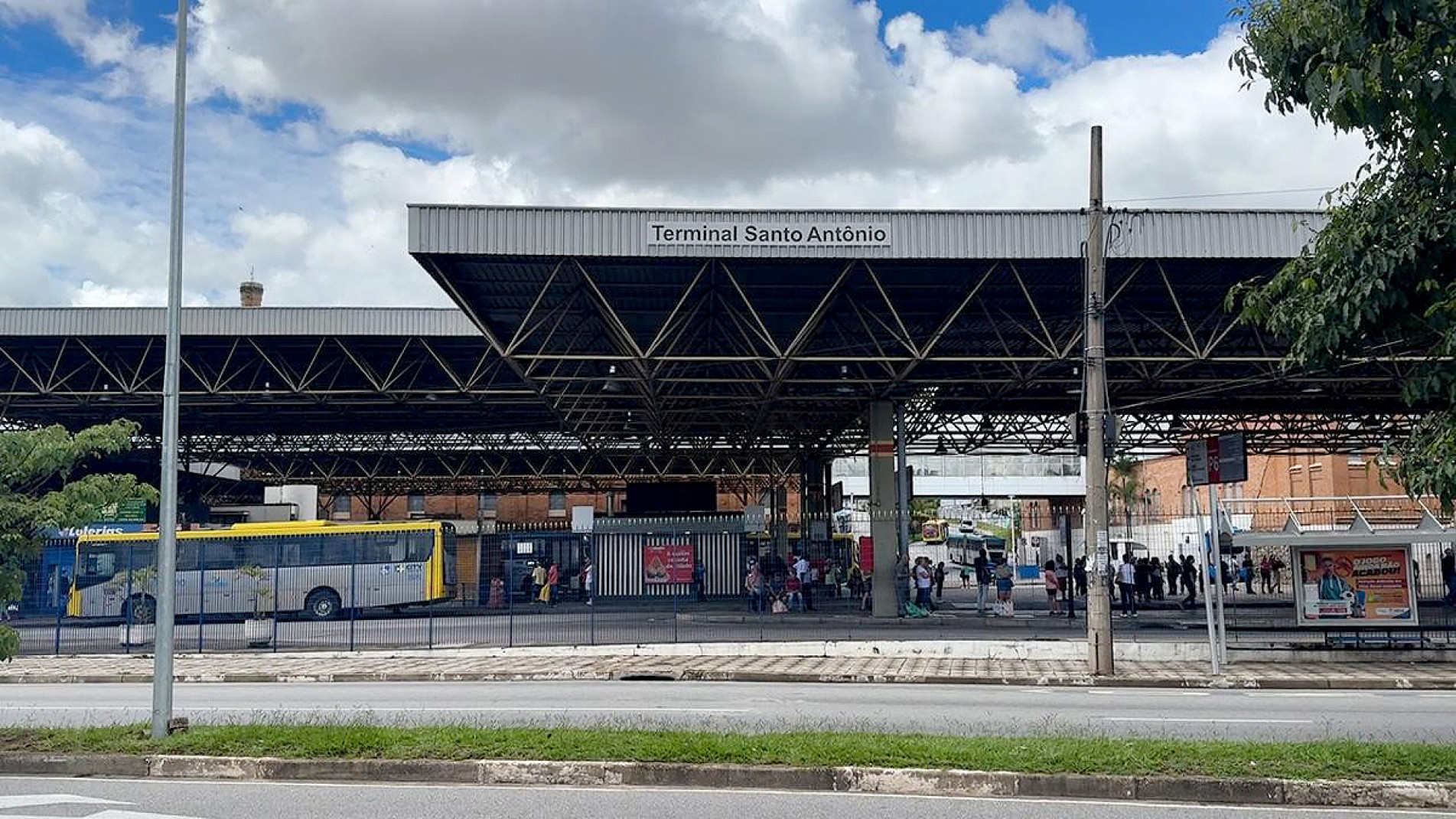 No Terminal Santo Antônio, fluxo de passageiros serve de cenário para relatos
