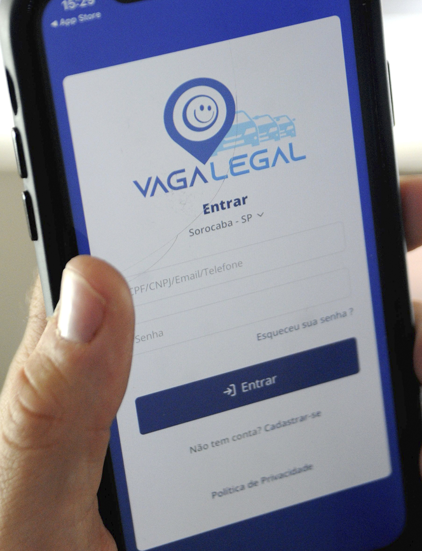 Sistema de estacionamento rotativo opera por aplicativo e cartões impressos
