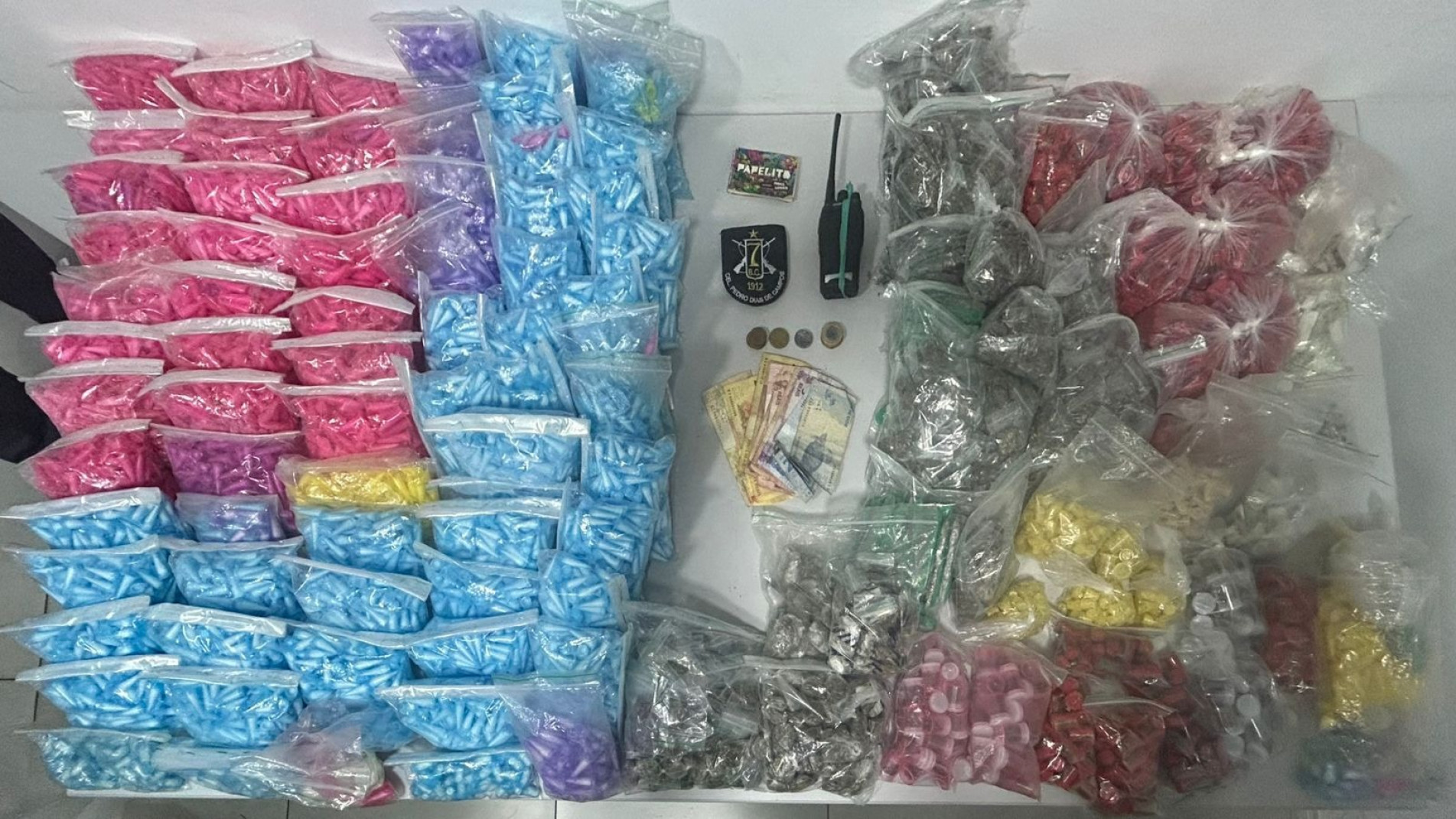 As drogas estavam dentro de mochilas