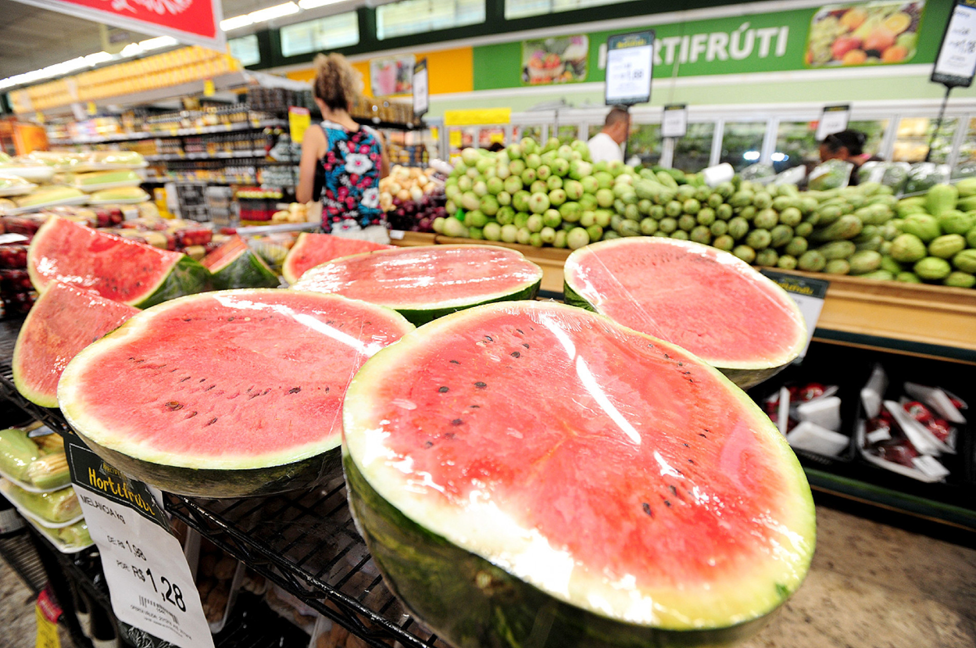 Contrato prevê 75 mil quilos de melancia a R$ 6,19 o quilo
