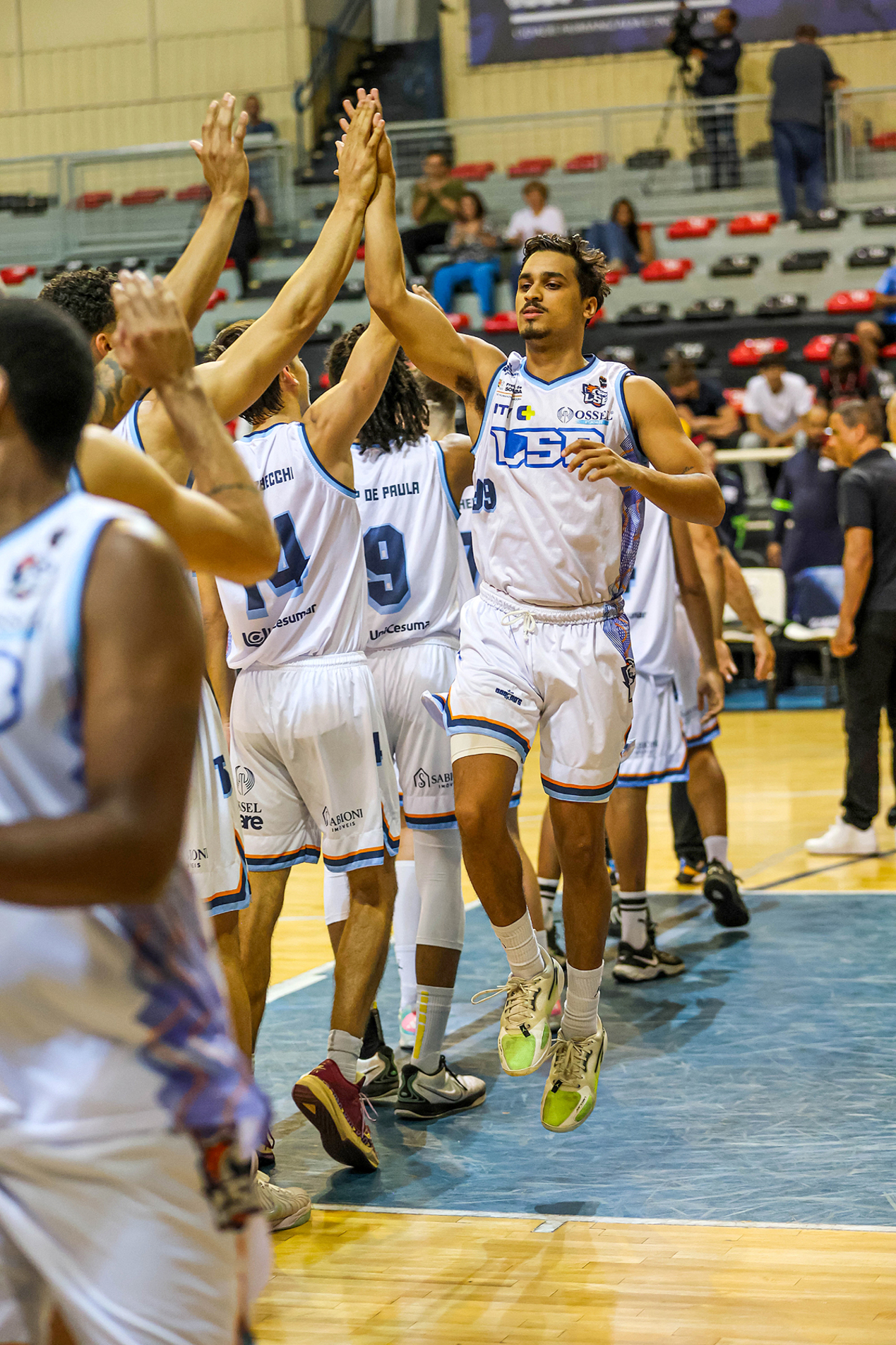Com grupo mais jovem, time mira protagonismo
