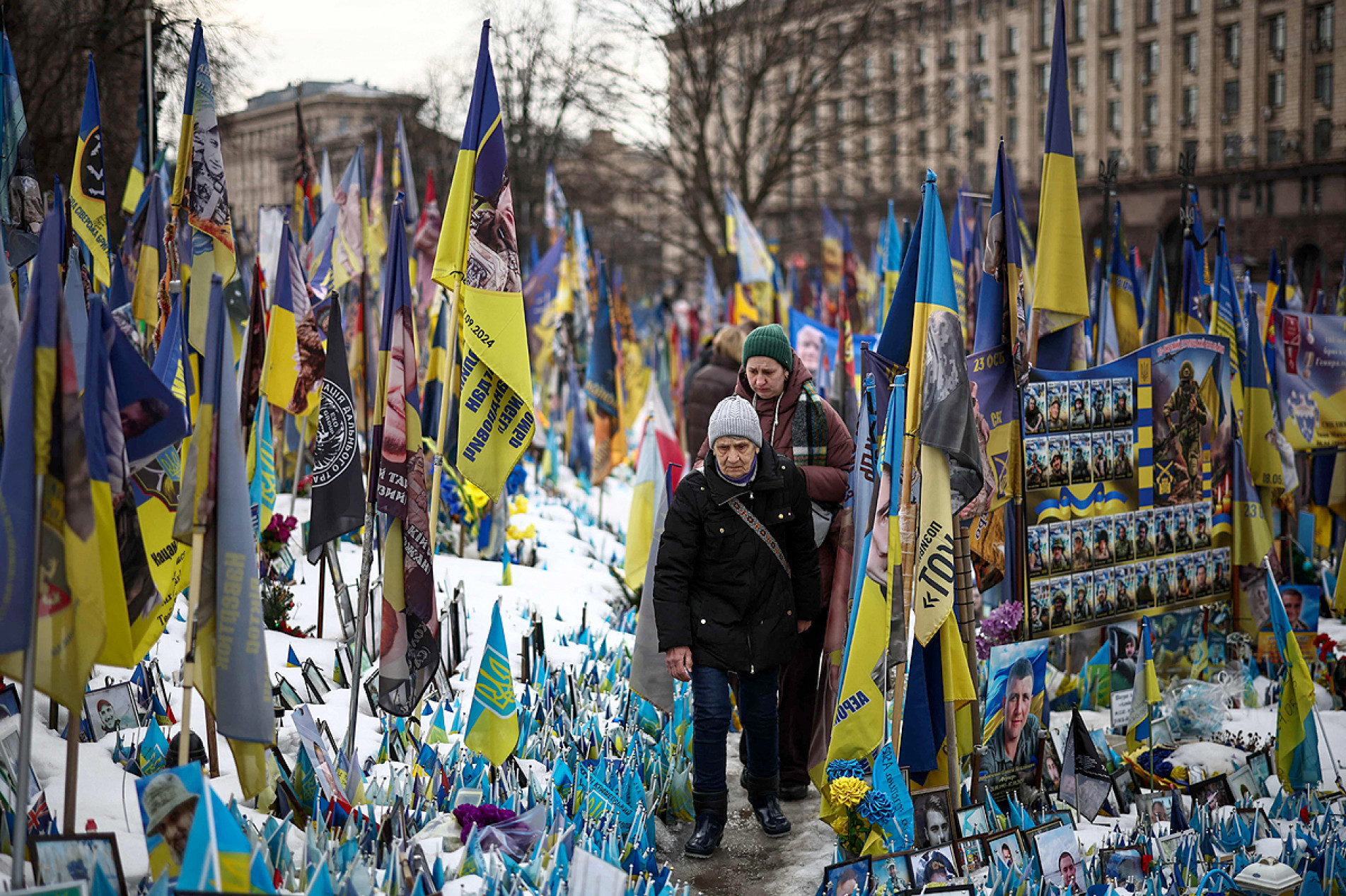 Ucranianos prestaram homenagens aos mortos na guerra
