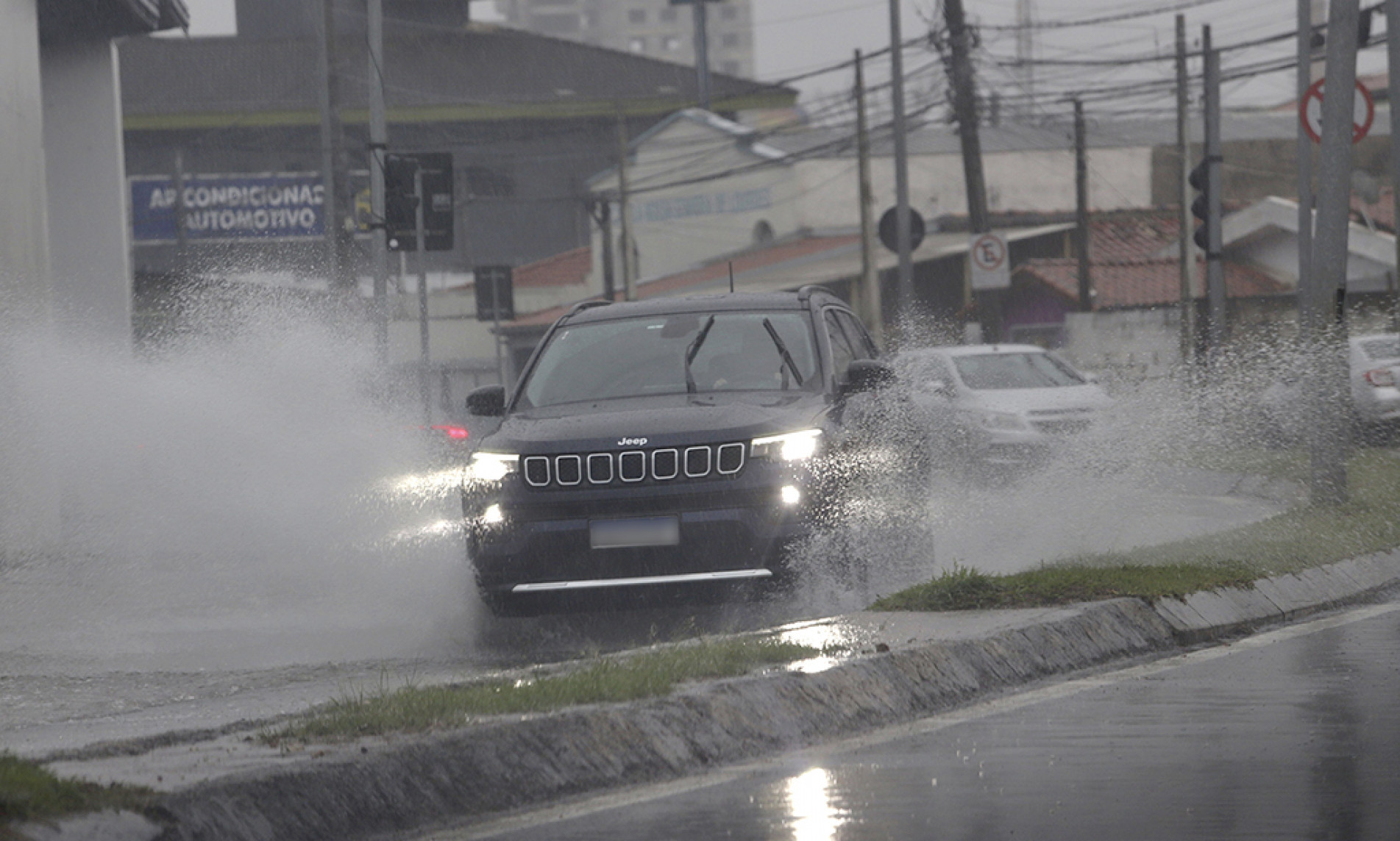 Estado da pista também interfere no perigo e permite 
identificar pontos com maior probabilidade de perda de aderência
