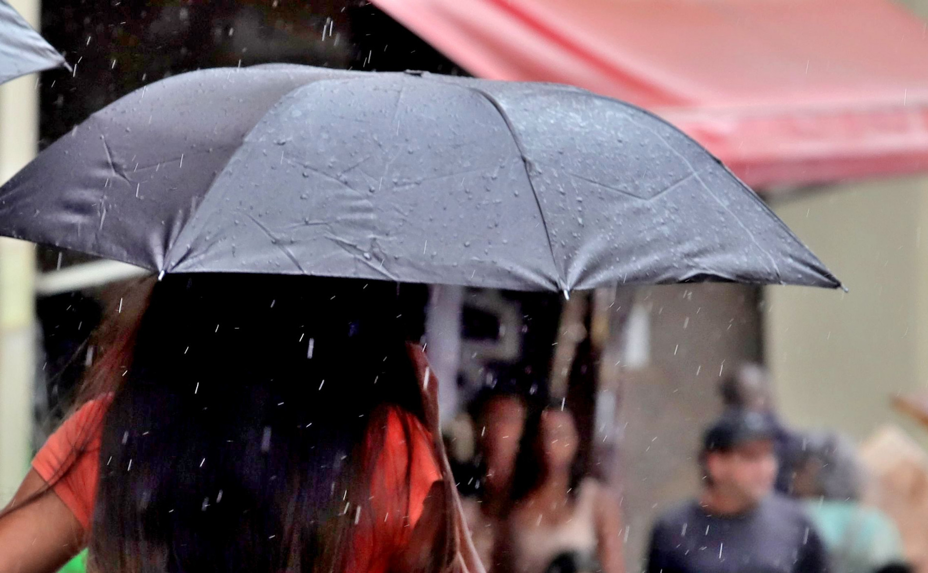 Em caso de emergência, a população deve acionar a Defesa Civil pelo telefone 199