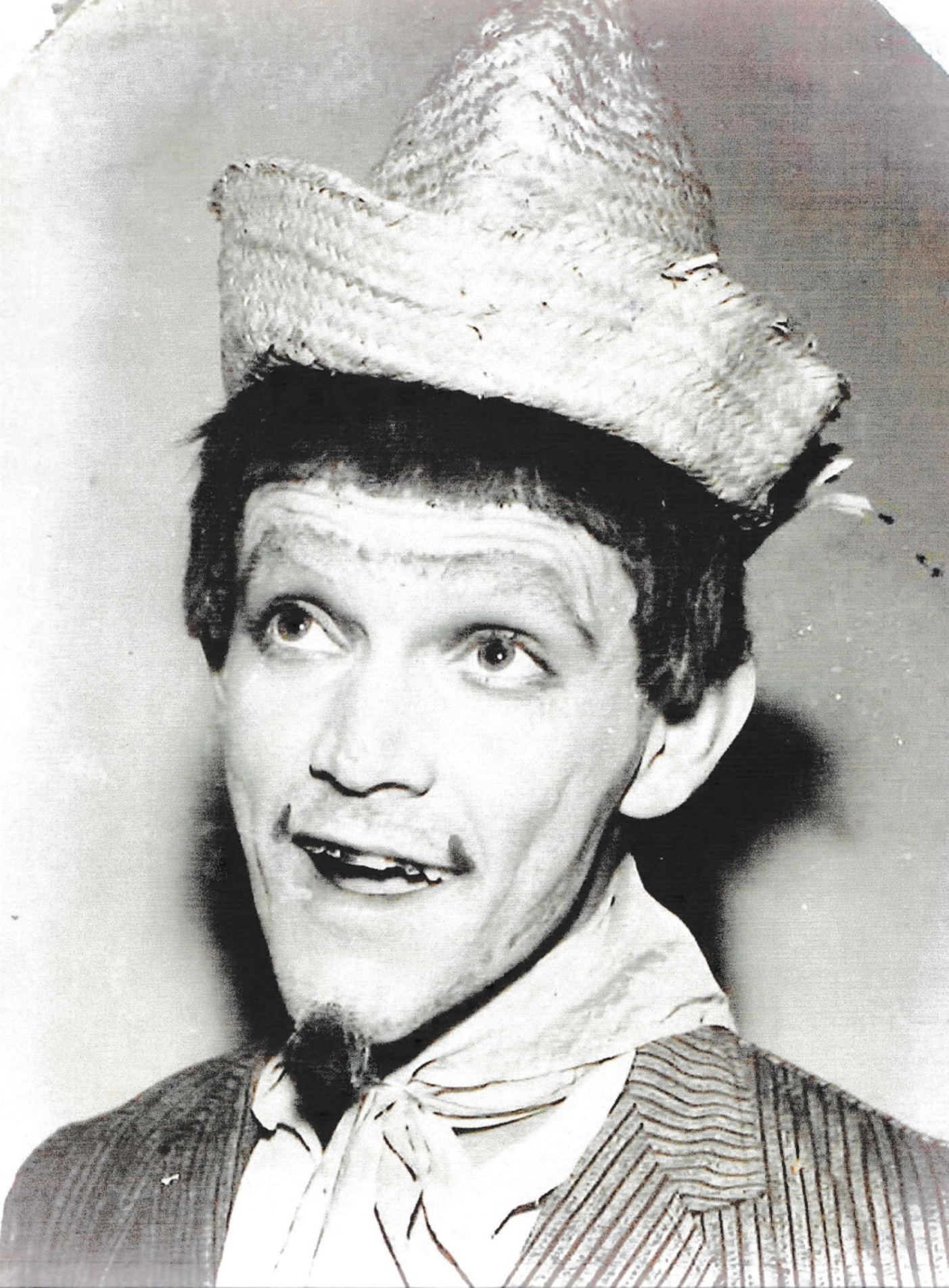 Radialista Nhô Juca atuou em circos-teatro e emissoras de rádio construindo carreira com repertório caipira