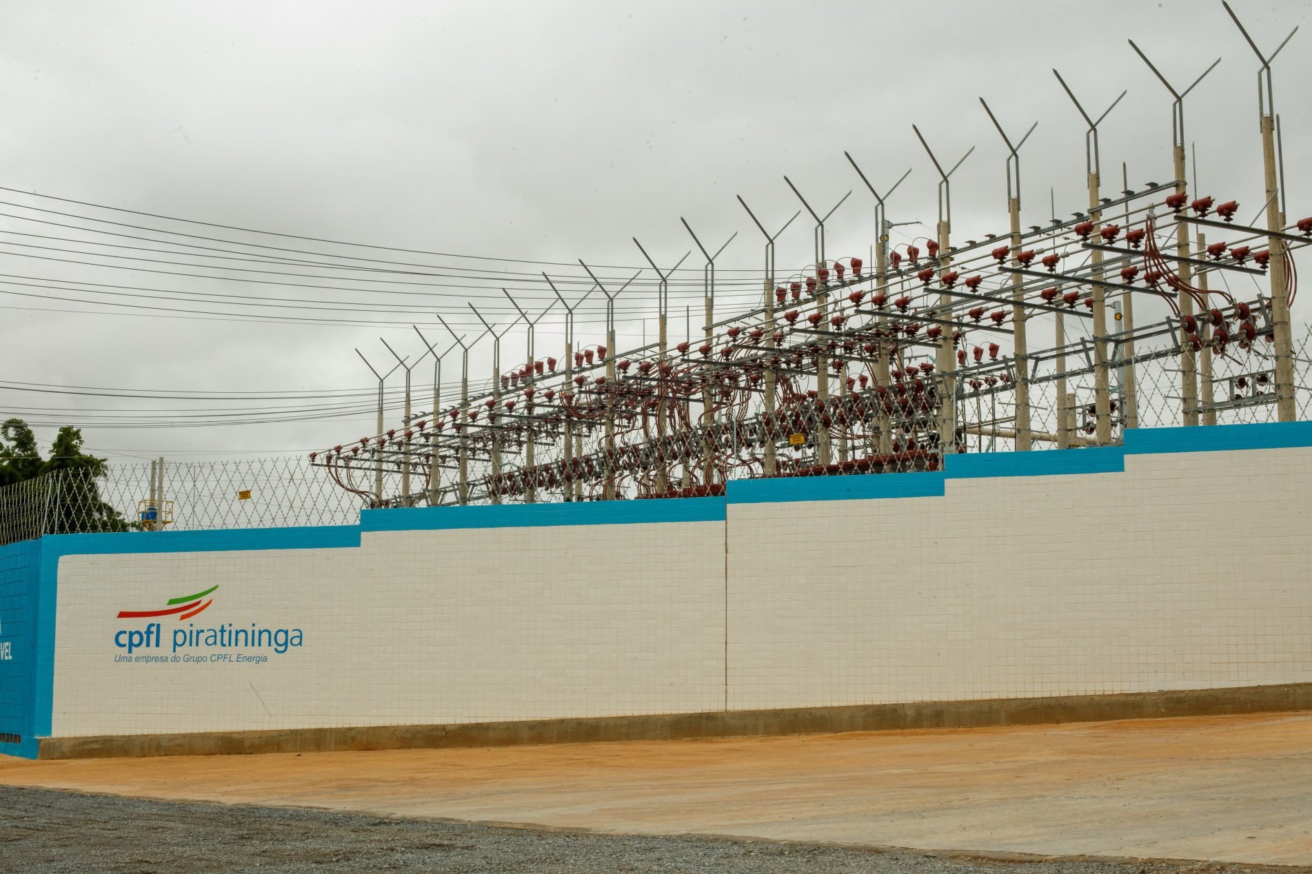 A nova subestação tem potência instalada de 40 MVA e eleva para 560 MVA a capacidade total do município, somadas as demais sete unidades já em funcionamento