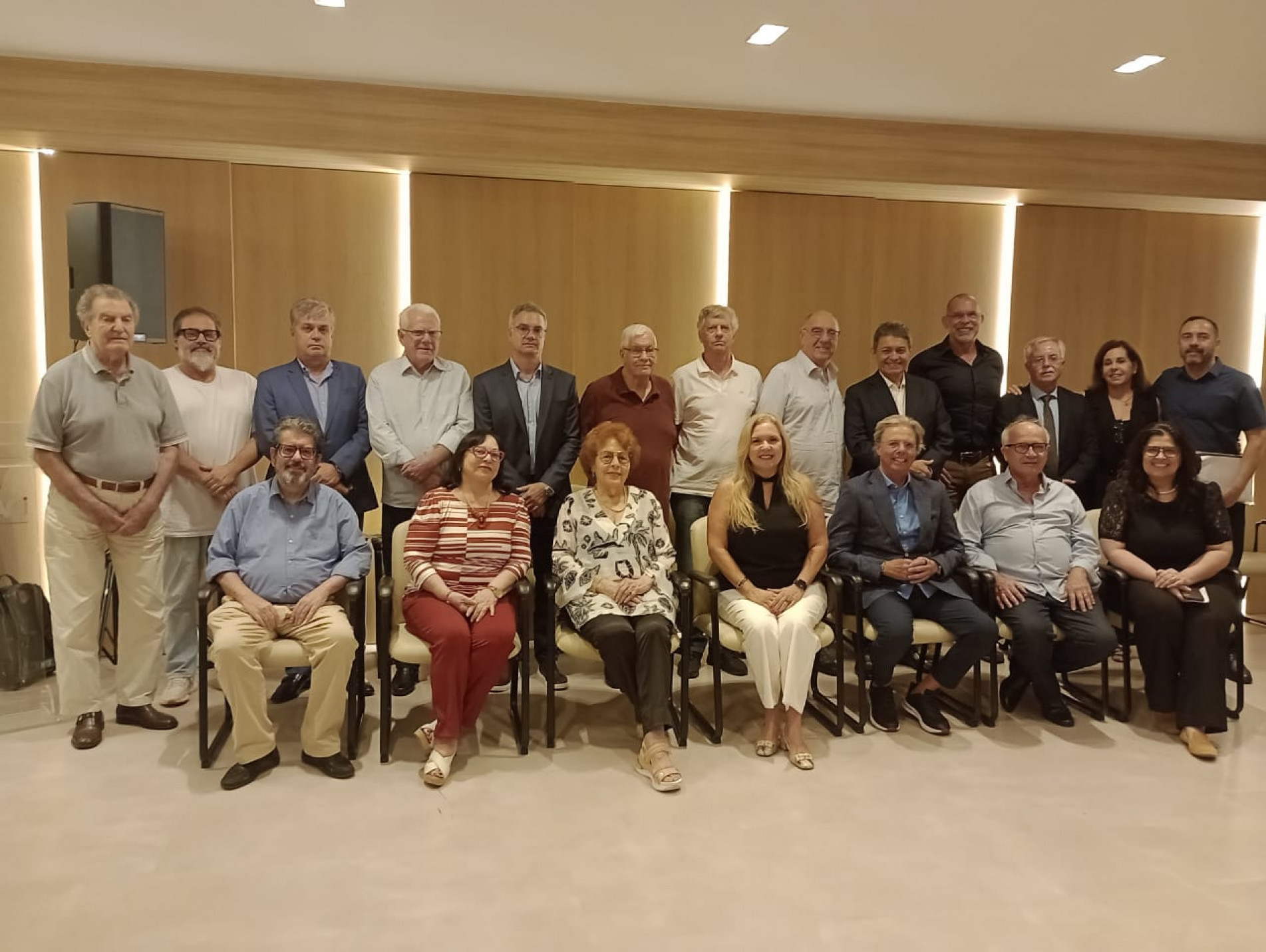 Diretoria do Gpaci em noite de apresentação do hospital revitalizado 