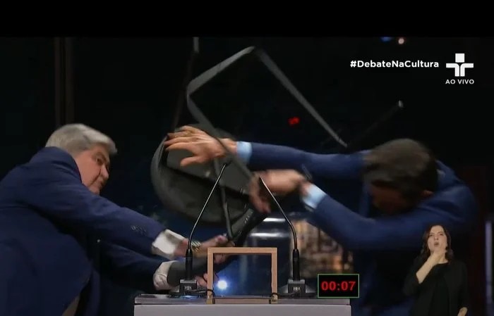 O apresentador, que concorria ao cargo pelo PSDB, usou uma cadeira para agredir o candidato do PRTB. O influenciador pedia R$ 100 mil em indenização por danos morais. 